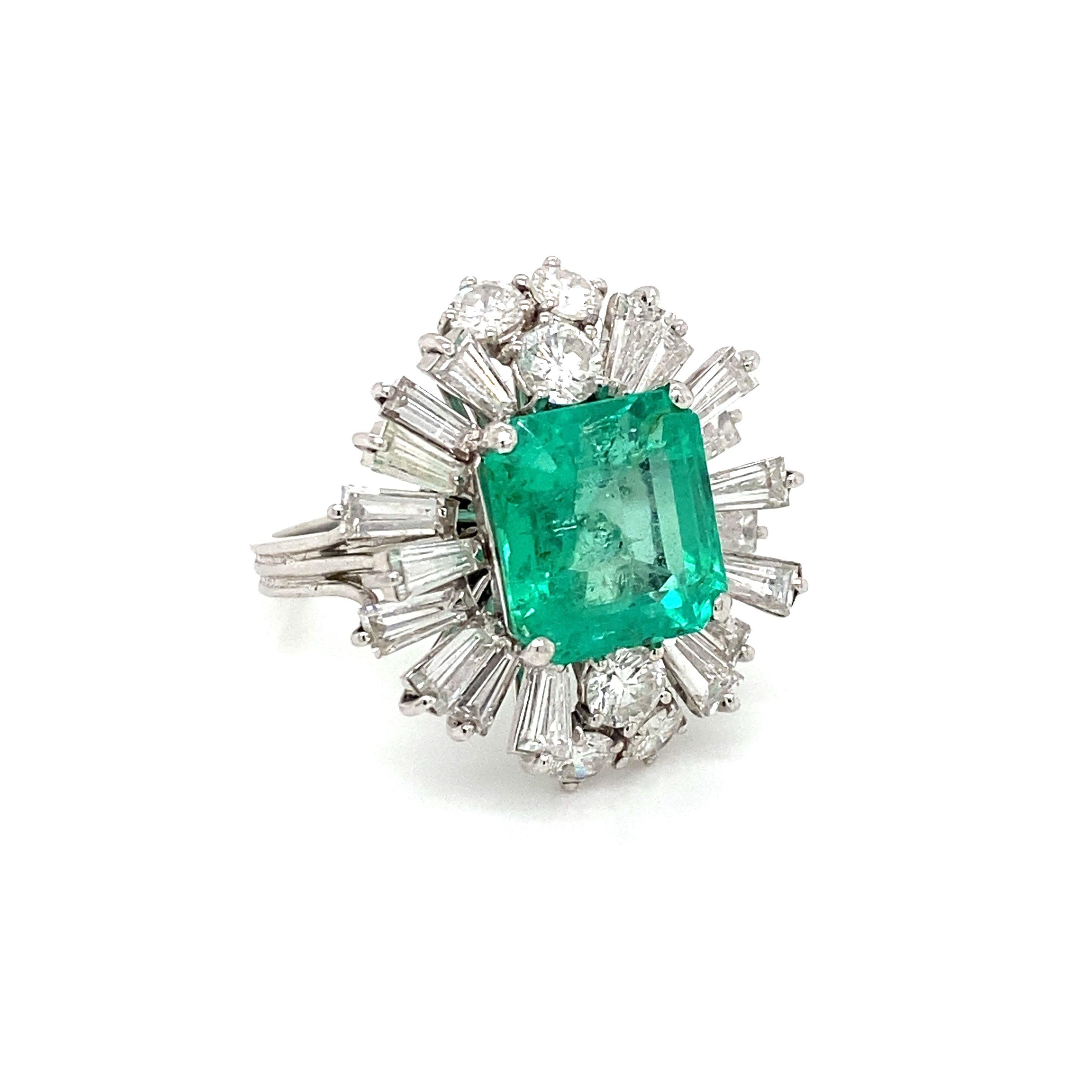 1970s Colombian Emerald, Diamond Gold Ring For Sale 6