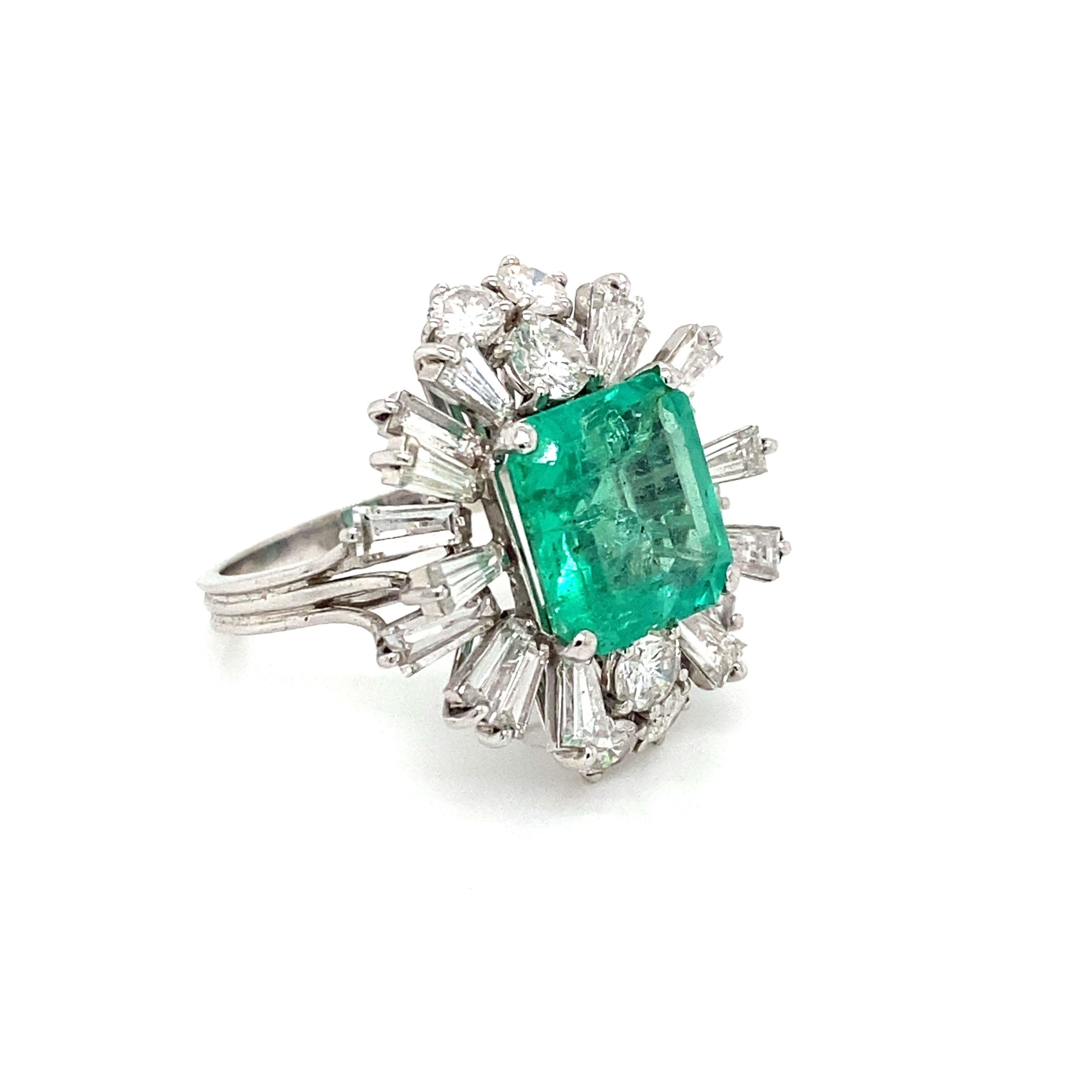 1970s Colombian Emerald, Diamond Gold Ring For Sale 7