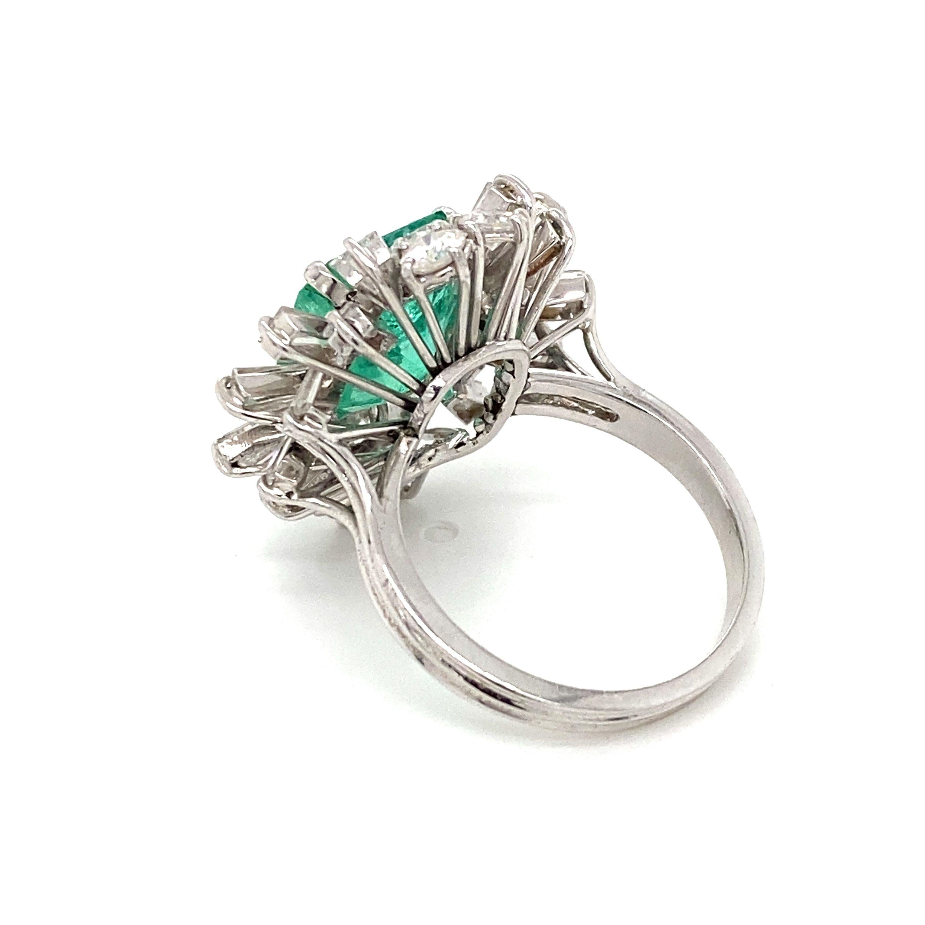 1970s Colombian Emerald, Diamond Gold Ring For Sale 1
