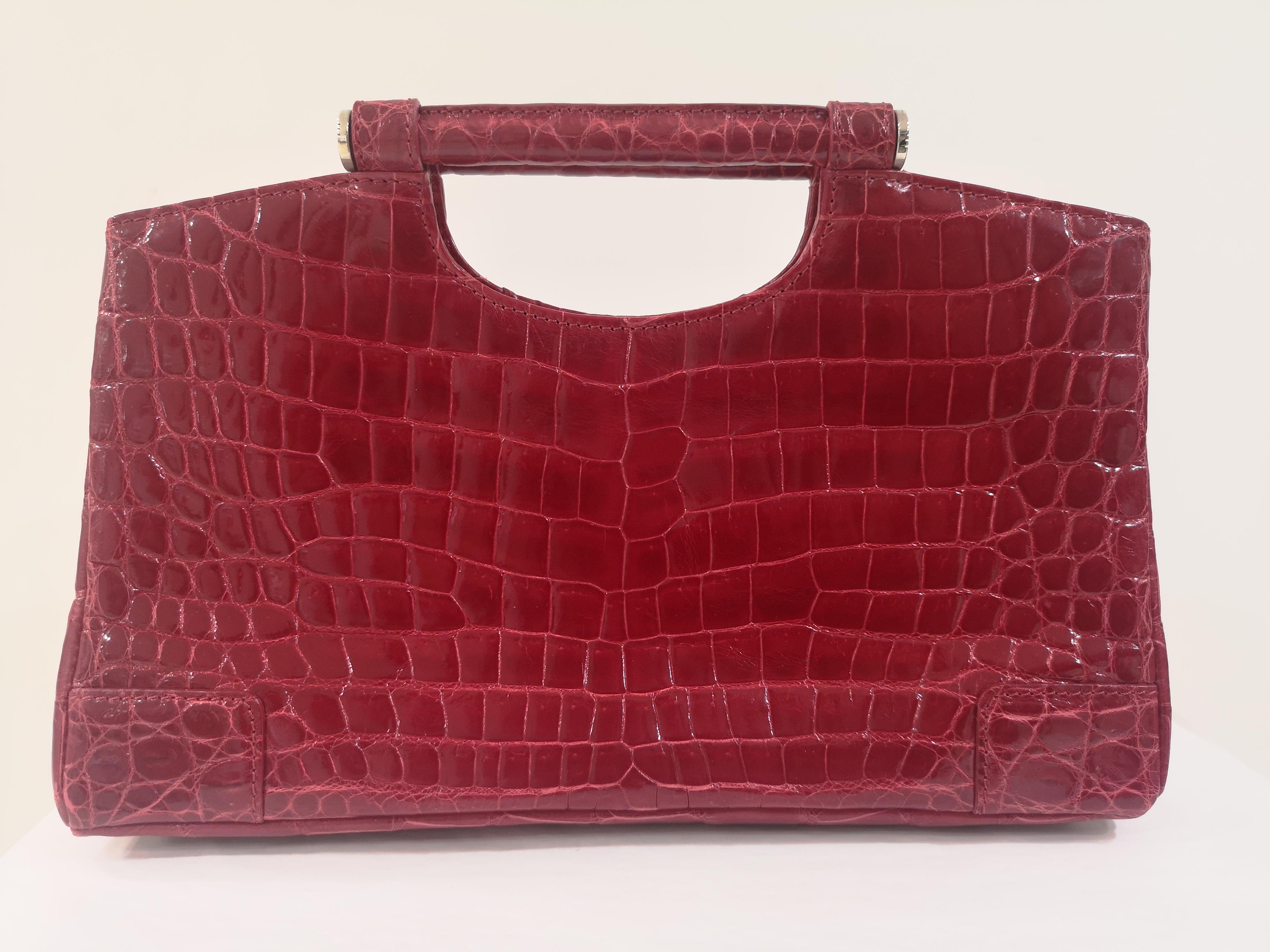 1970s Colombo Red crocodile handbag
measurements: 30 * 17 cm 10 cm depth 