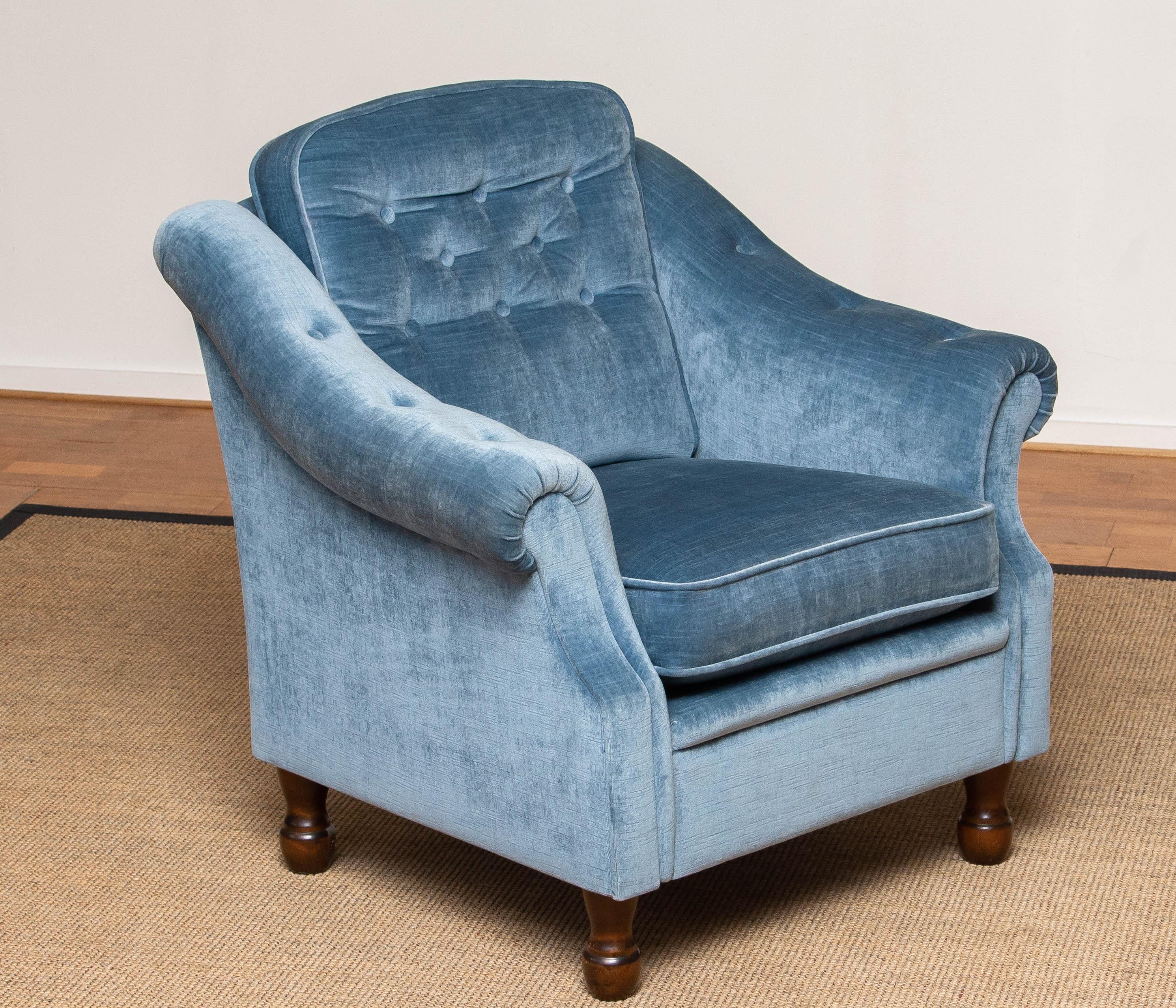 Beautiful and extremely comfortable Scandinavian Hollywood Regency lounge chair upholstered with ice blue velvet. The seat and backrest cushion are loose. Backrest and armrests are padded.
This chairs are in very good condition.