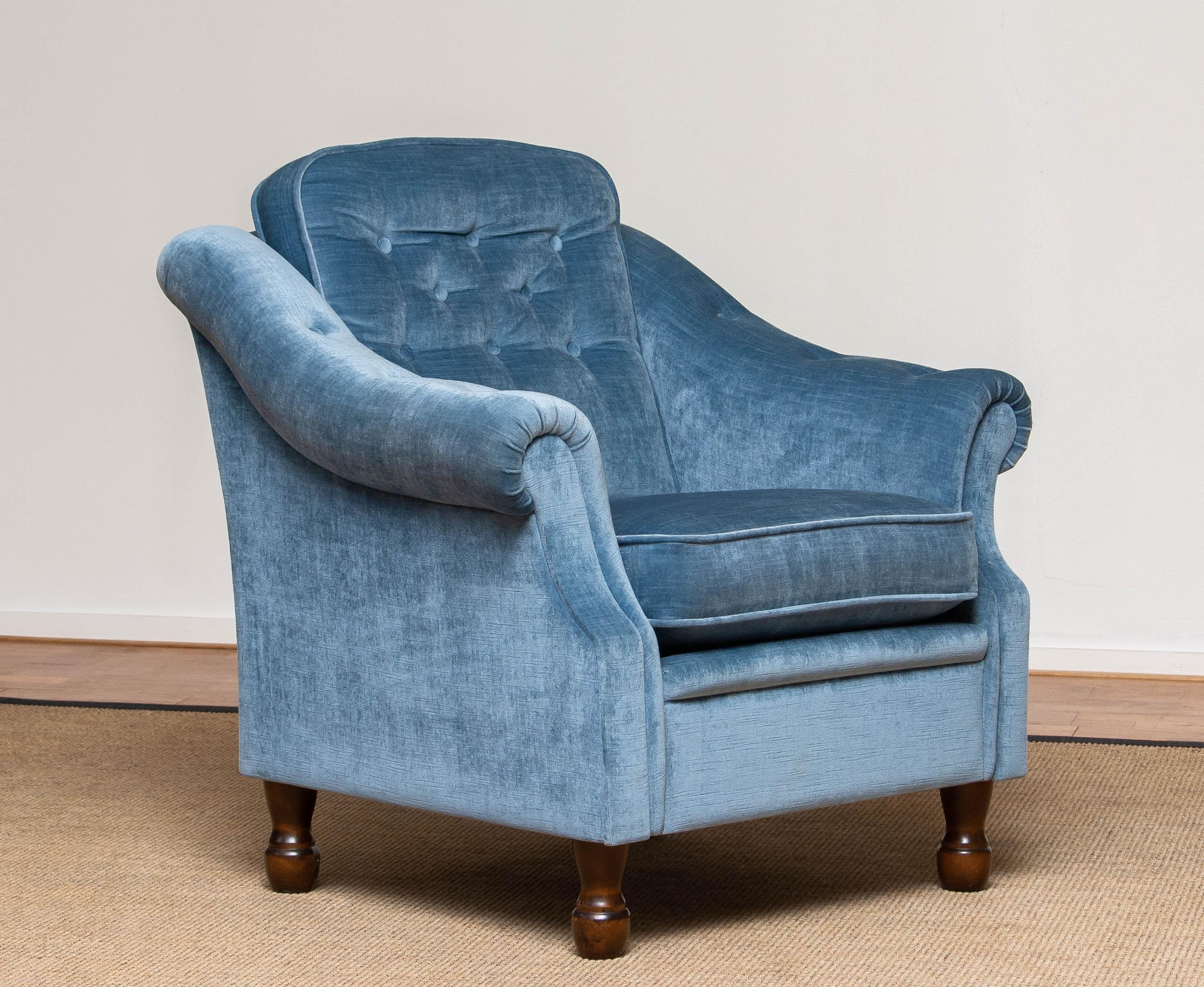 Beautiful and extremely comfortable Scandinavian Hollywood Regency lounge chair upholstered with ice blue velvet. The seat and backrest cushion are loose. Backrest and armrests are padded.
This chairs are in very good condition.
