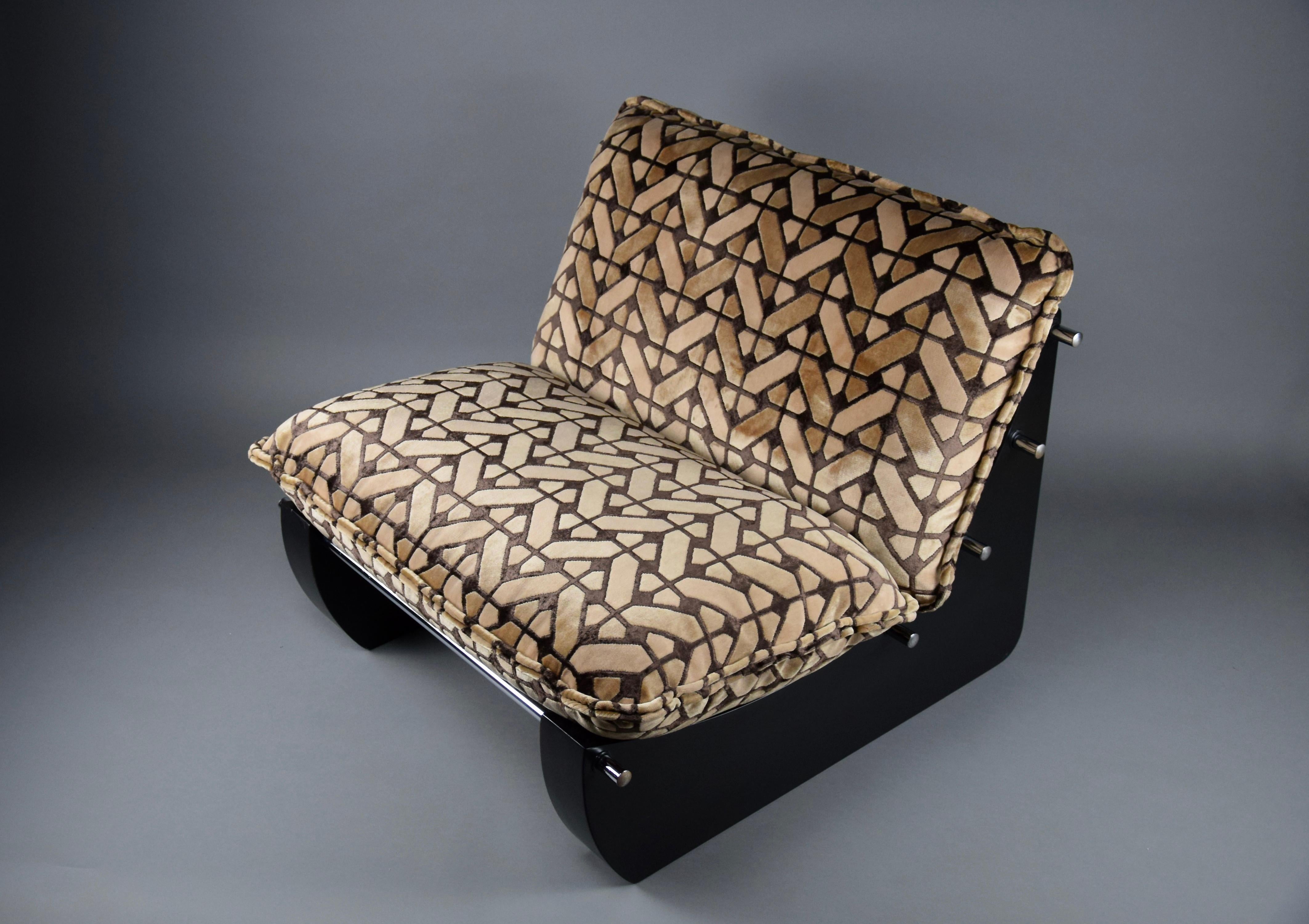 1970s Comfortable Italian Lounge Chair by Giuseppe Munari For Sale 13