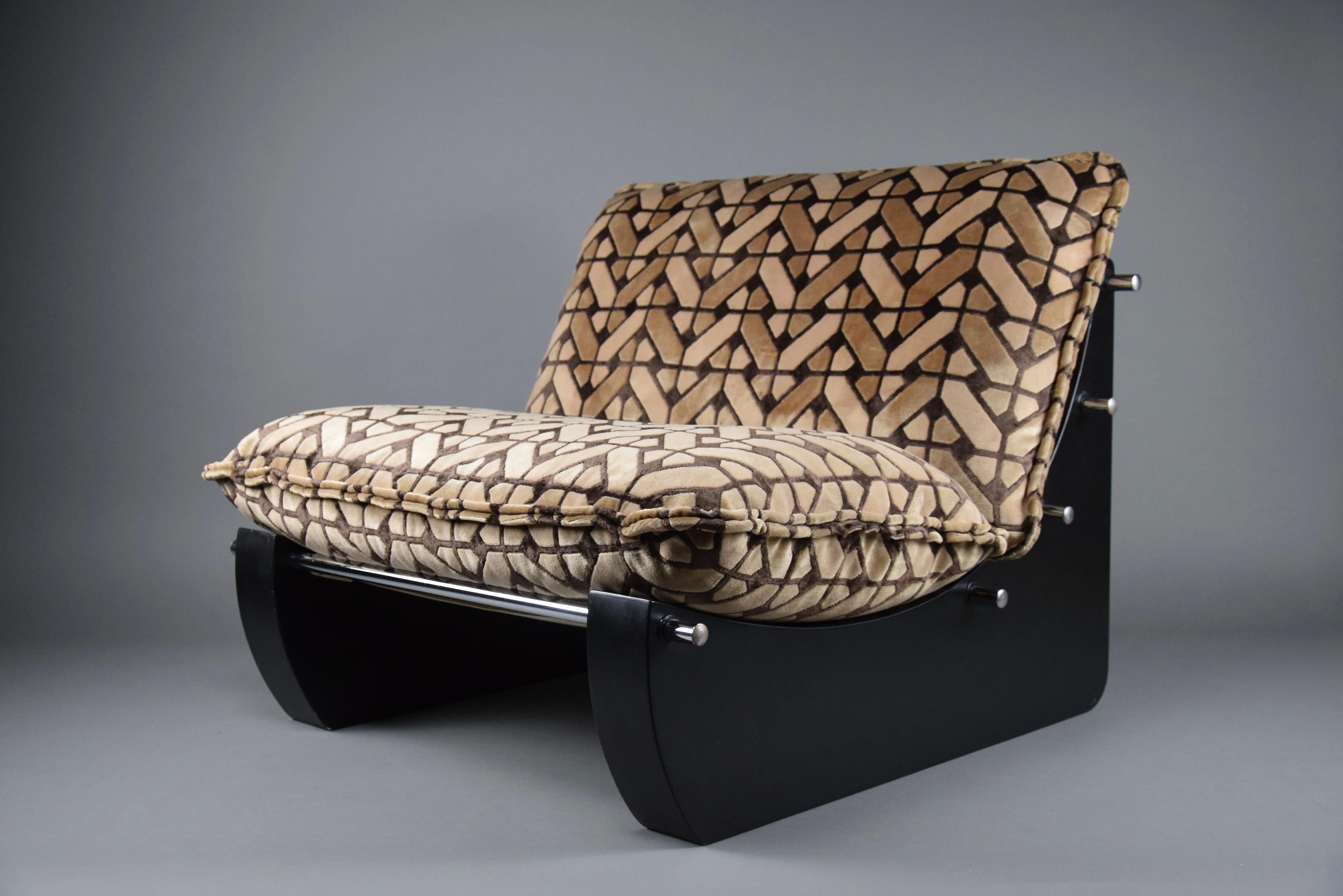 Schöner und äußerst bequemer Sessel aus den späten 1960er- und frühen 1970er-Jahren, entworfen von Giuseppe Munari für Poltrone Munari.
Originalpolsterung in sehr gutem Zustand.
Der Stuhl wird in einer maßgefertigten Holzkiste versichert nach