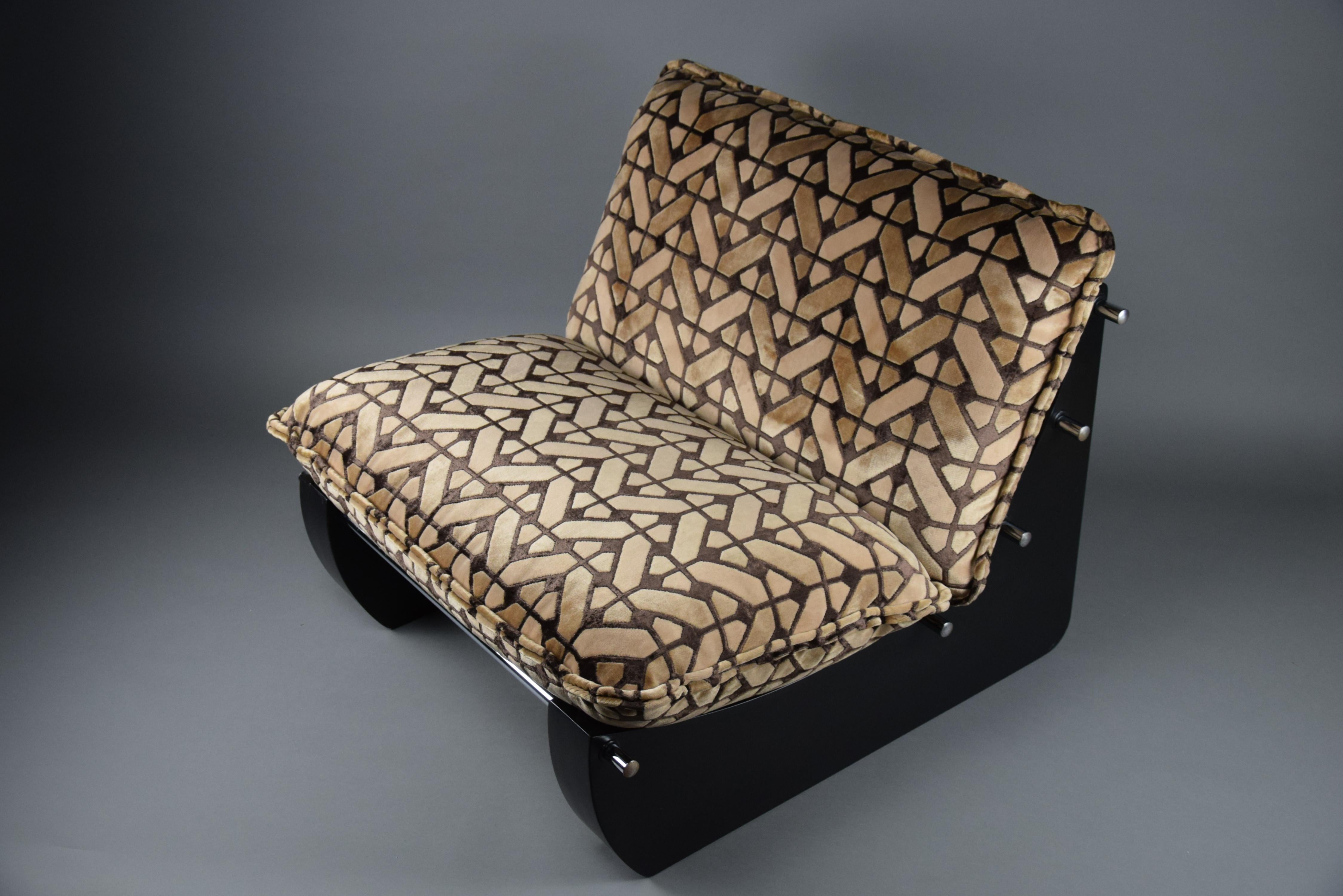 Mid-Century Modern 1970s Comfortable Italian Lounge Chair by Giuseppe Munari
