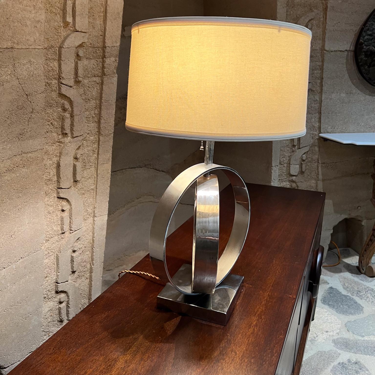 Lampe de table à anneau concentrique chromée des années 1970 Mexico City en vente 4