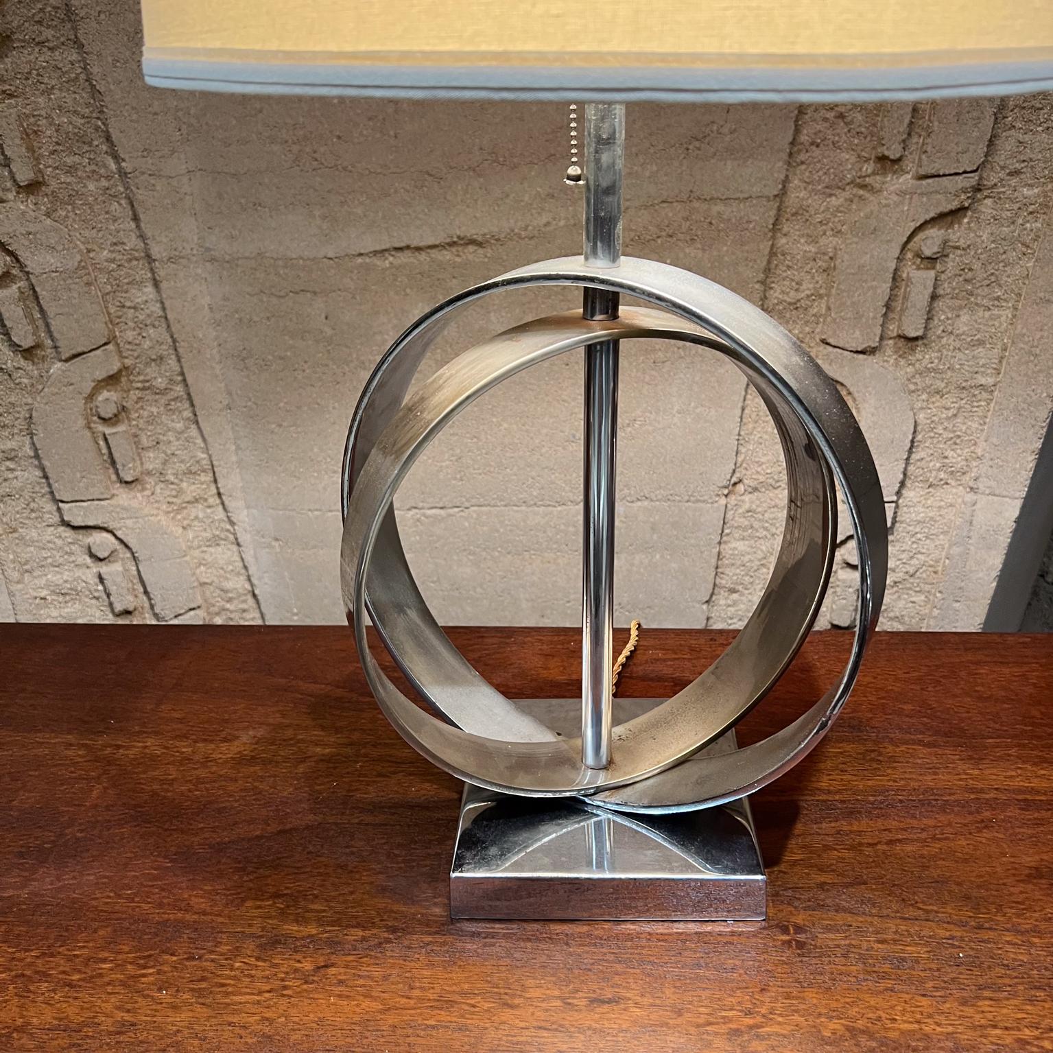 Lampe de table à anneau concentrique chromée des années 1970 Mexico City en vente 5