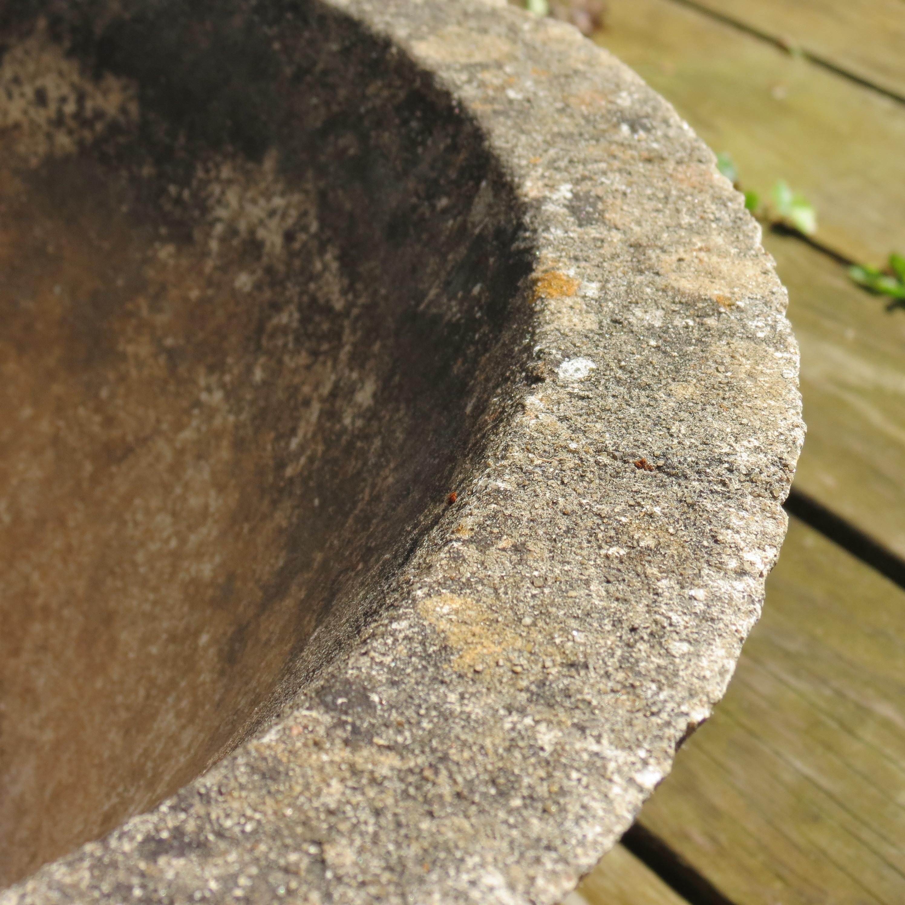 Fioriera da giardino conica in cemento anni '70 in vendita 2