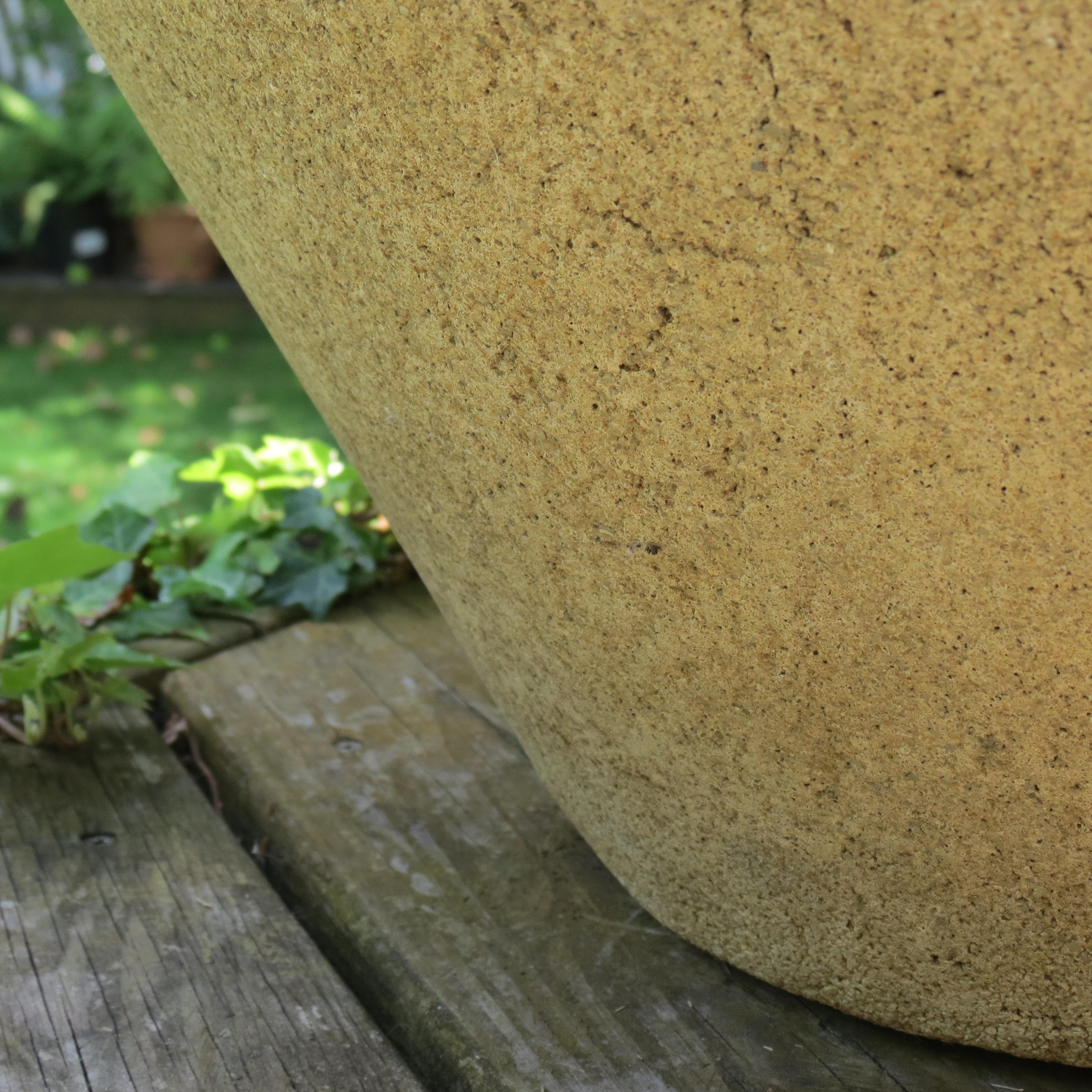 Fioriera da giardino conica in cemento anni '70 In condizioni buone in vendita a Stow on the Wold, GB