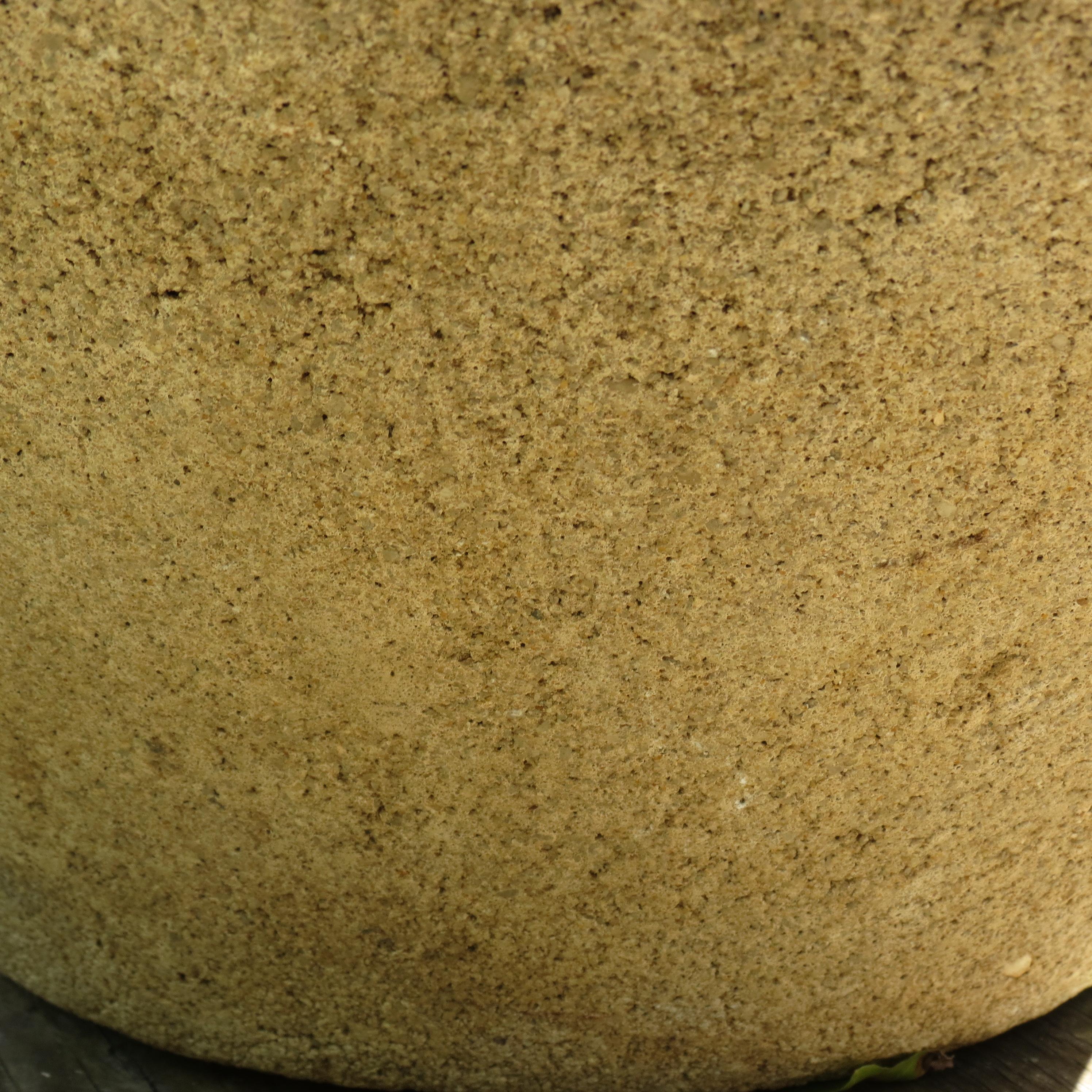 Calcestruzzo Fioriera da giardino conica in cemento anni '70 in vendita