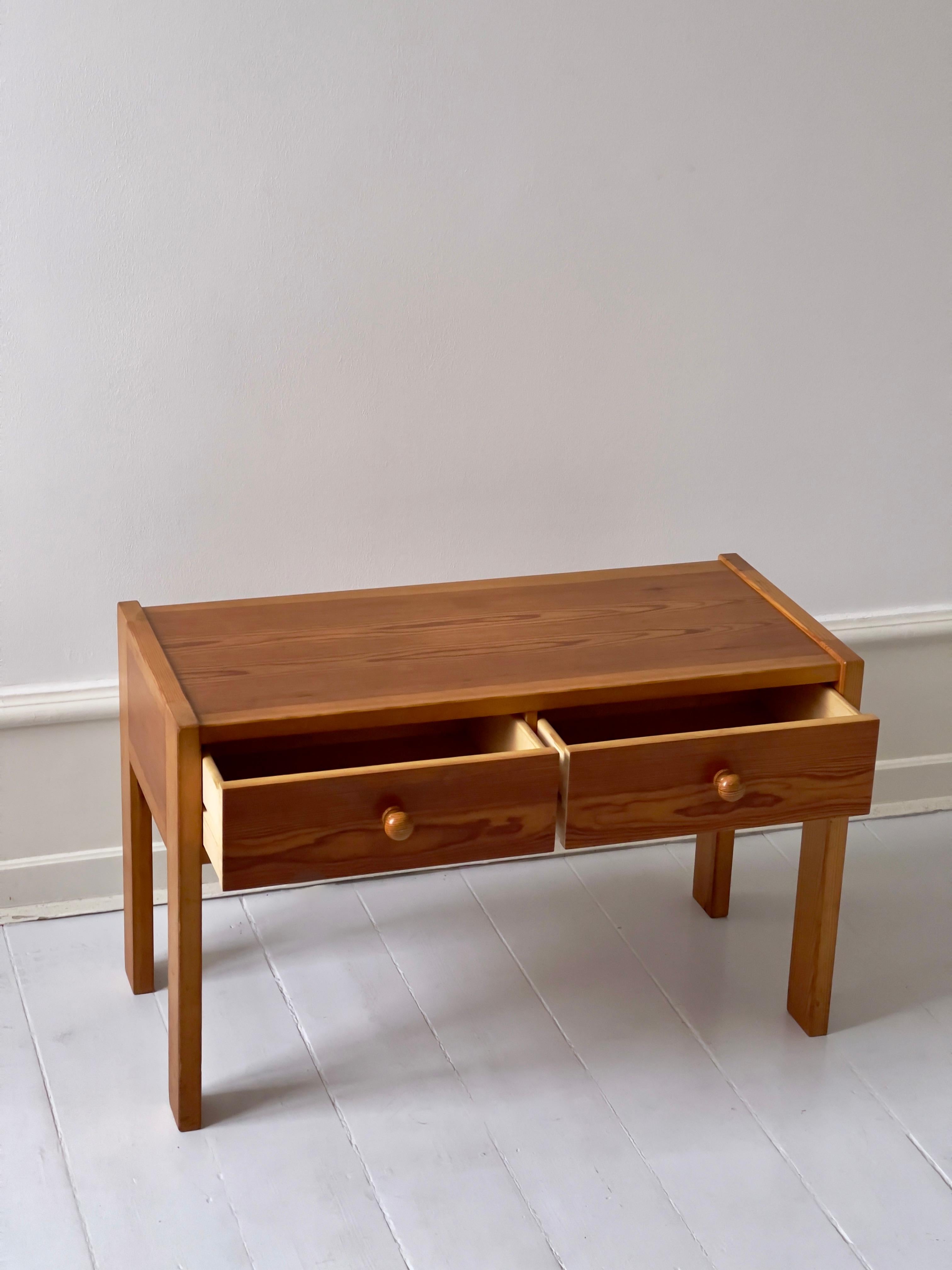 Danish 1970s mirror and console table in solid pine design by Aksel Kjersgaard For Sale 8