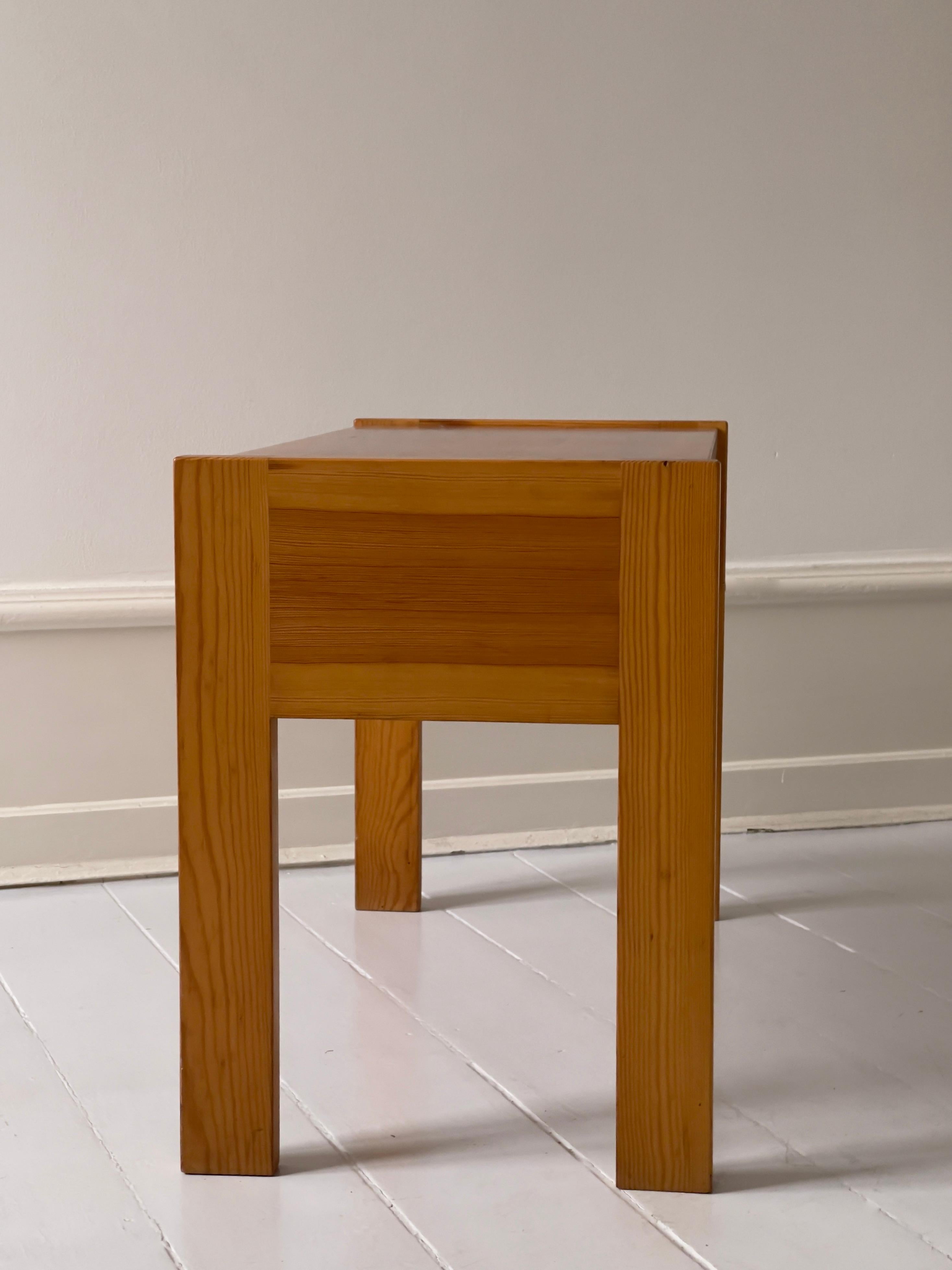 Danish 1970s mirror and console table in solid pine design by Aksel Kjersgaard For Sale 10