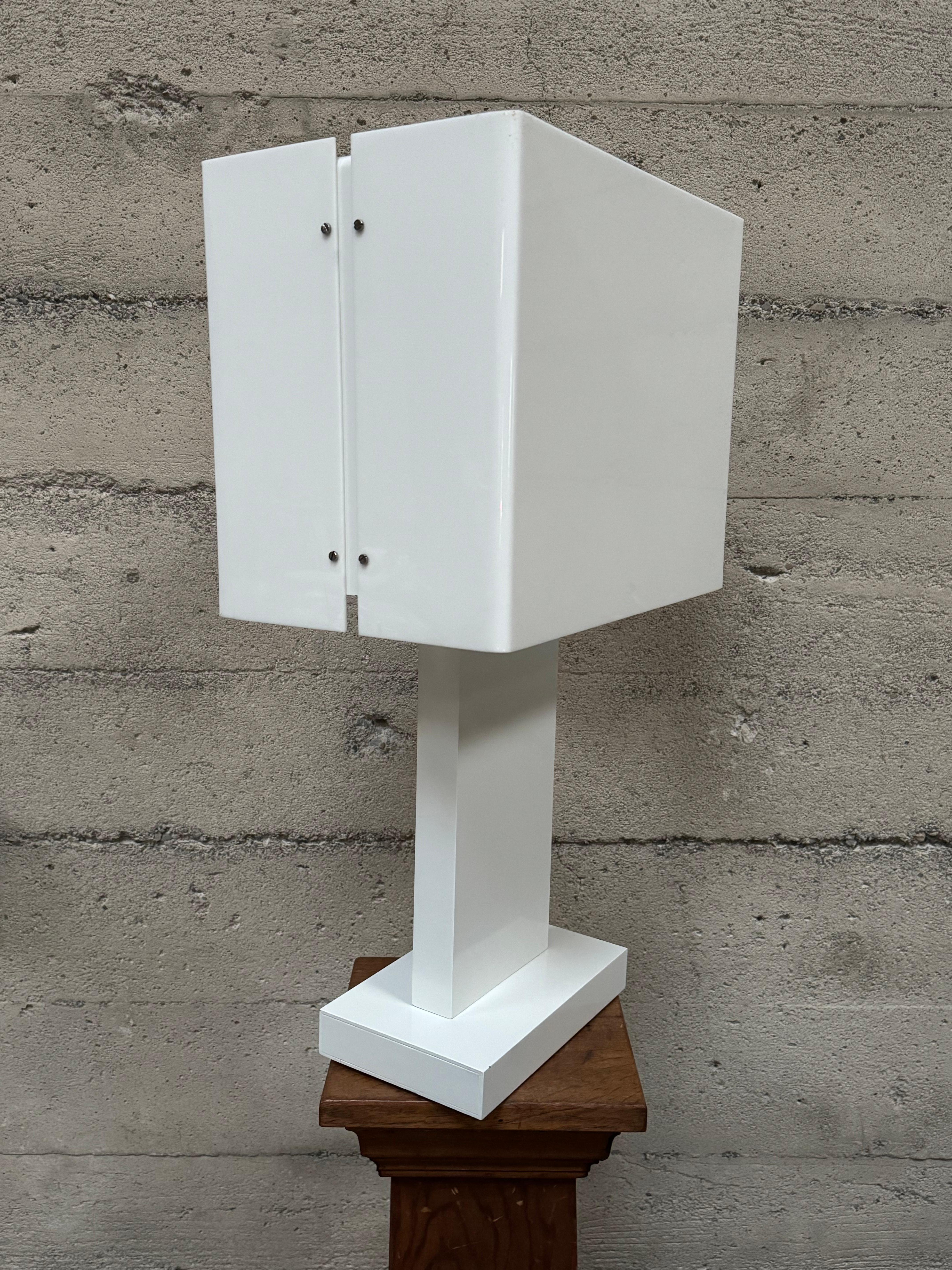 Lámpara de sobremesa de diseño constructivista / modernista de los años 70 en blanco Metal en venta
