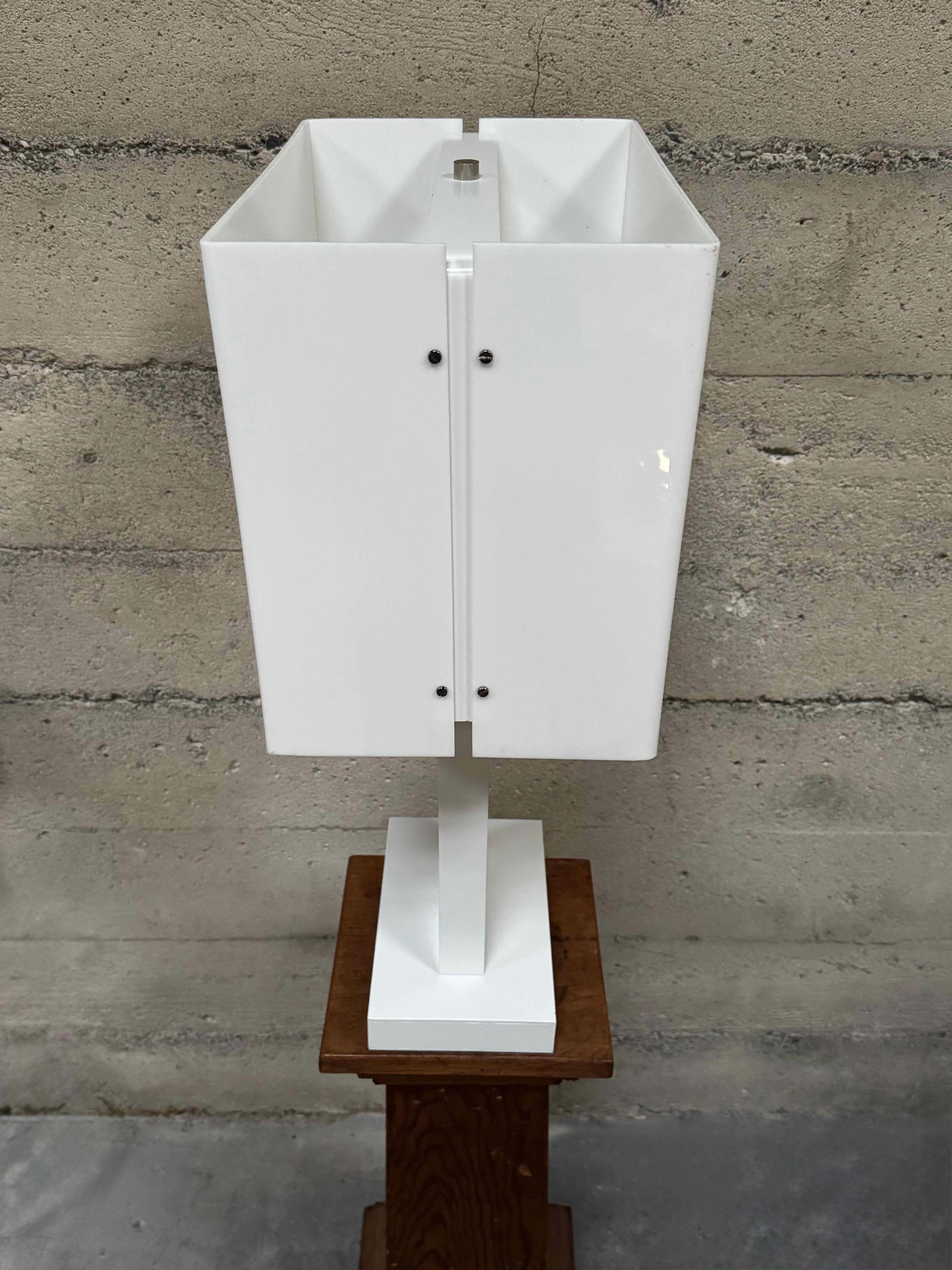 Lámpara de sobremesa de diseño constructivista / modernista de los años 70 en blanco en venta 1