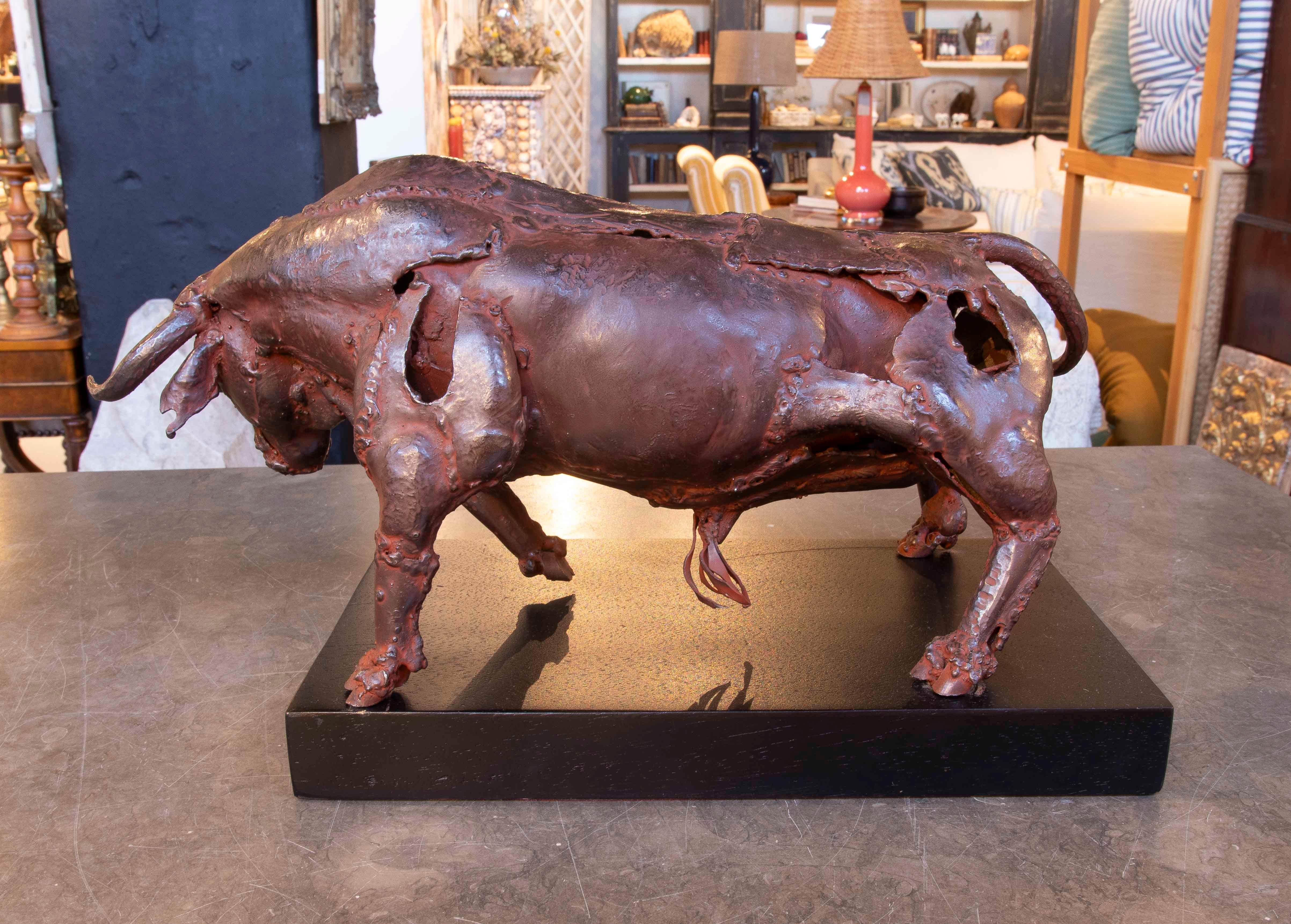 1970s Contemporary Bull Sculpture in Welded Metal with Rusty Finish In Good Condition For Sale In Marbella, ES
