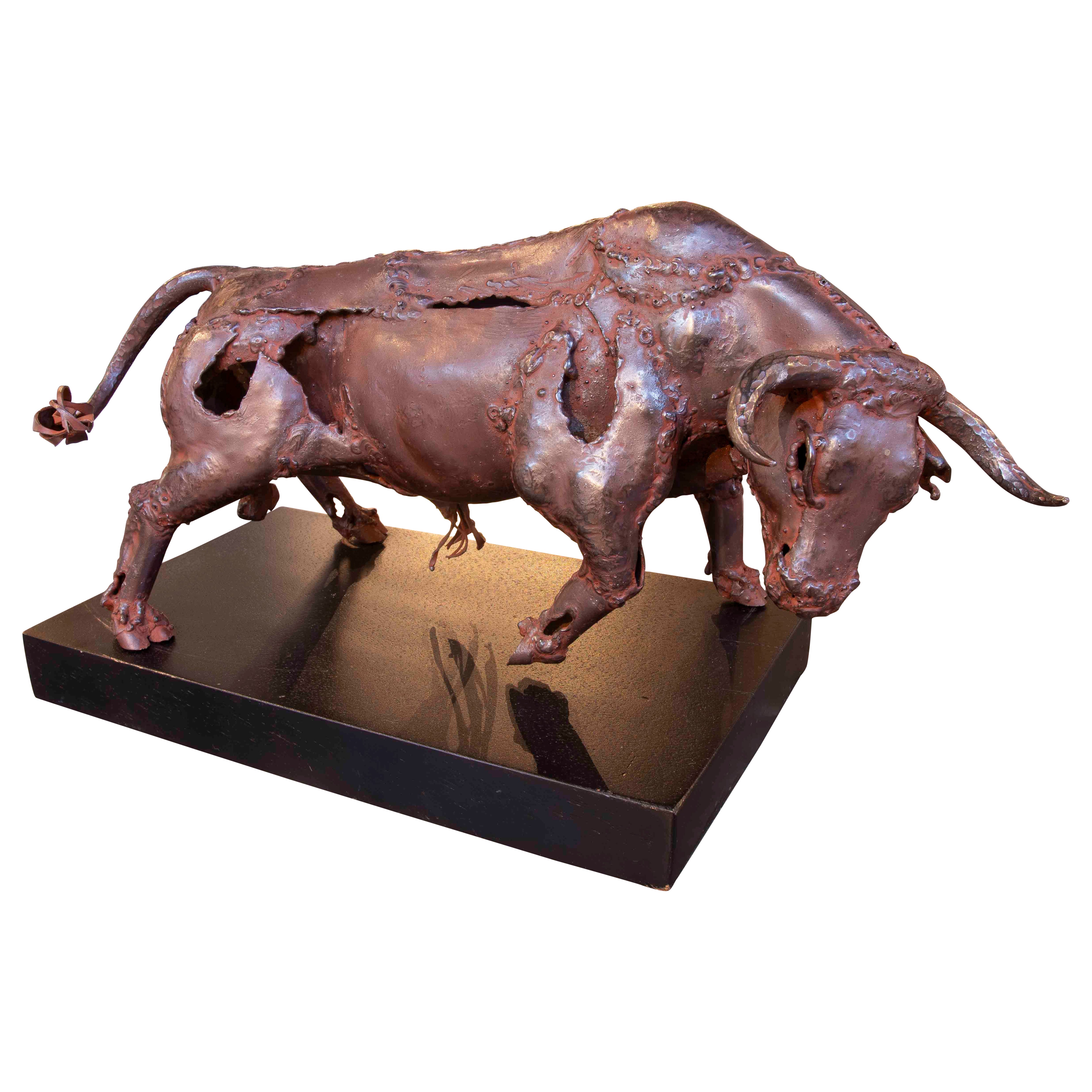 Sculpture de taureau contemporaine des années 1970 en métal soudé avec finition rouillée en vente