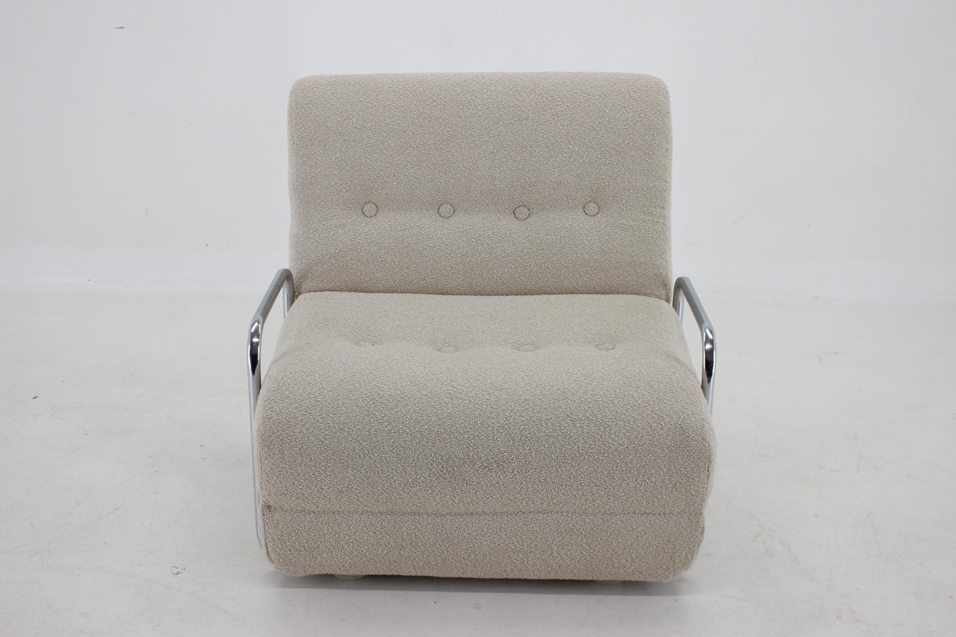 - convertible to bed - lenght 188 cm, height 22 cm
- newly upholstered in cream bouclé fabric
- height of seat 40 cm.