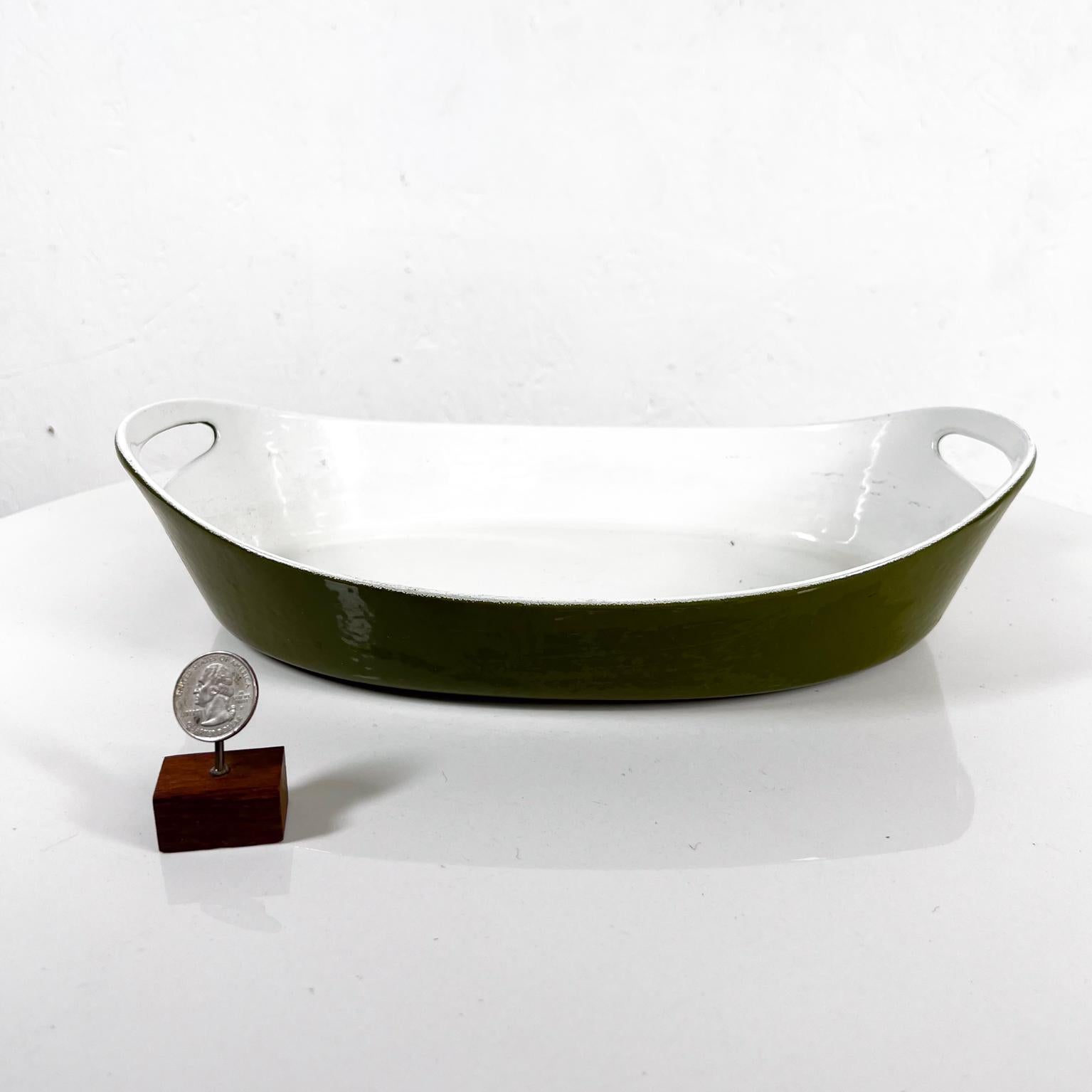 Copco Michael Lax Oval Casserole Green
Enamel Cast Iron Dish Pan
Stamped by maker Denmark.
12.88 w x 7.75 d x 3 h
Preowned vintage condition.
See all images please.