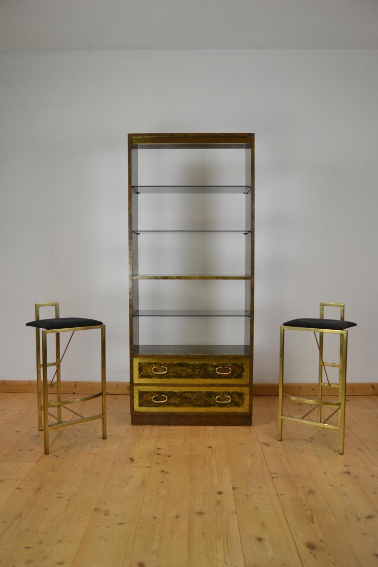 1970s copper and brass Étagère, bookcase, showcase, room divider 
with smoked glass shelves and 2 drawers with handles.

This open cabinet has been finished with yellow and red copper, 
this all around the 4 sides on the woode frame, 
so does not