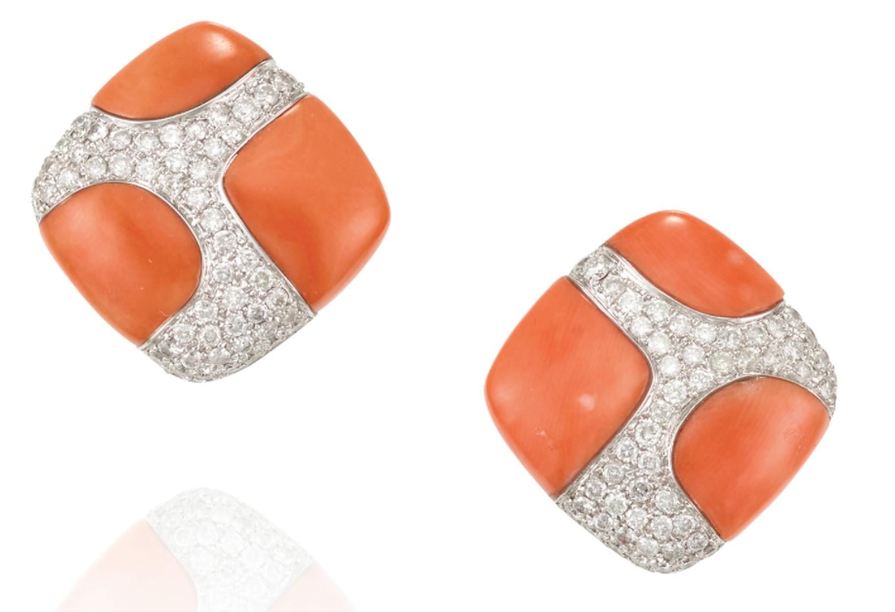 Taille brillant Boucles d'oreilles en corail et diamants des années 1970 en vente