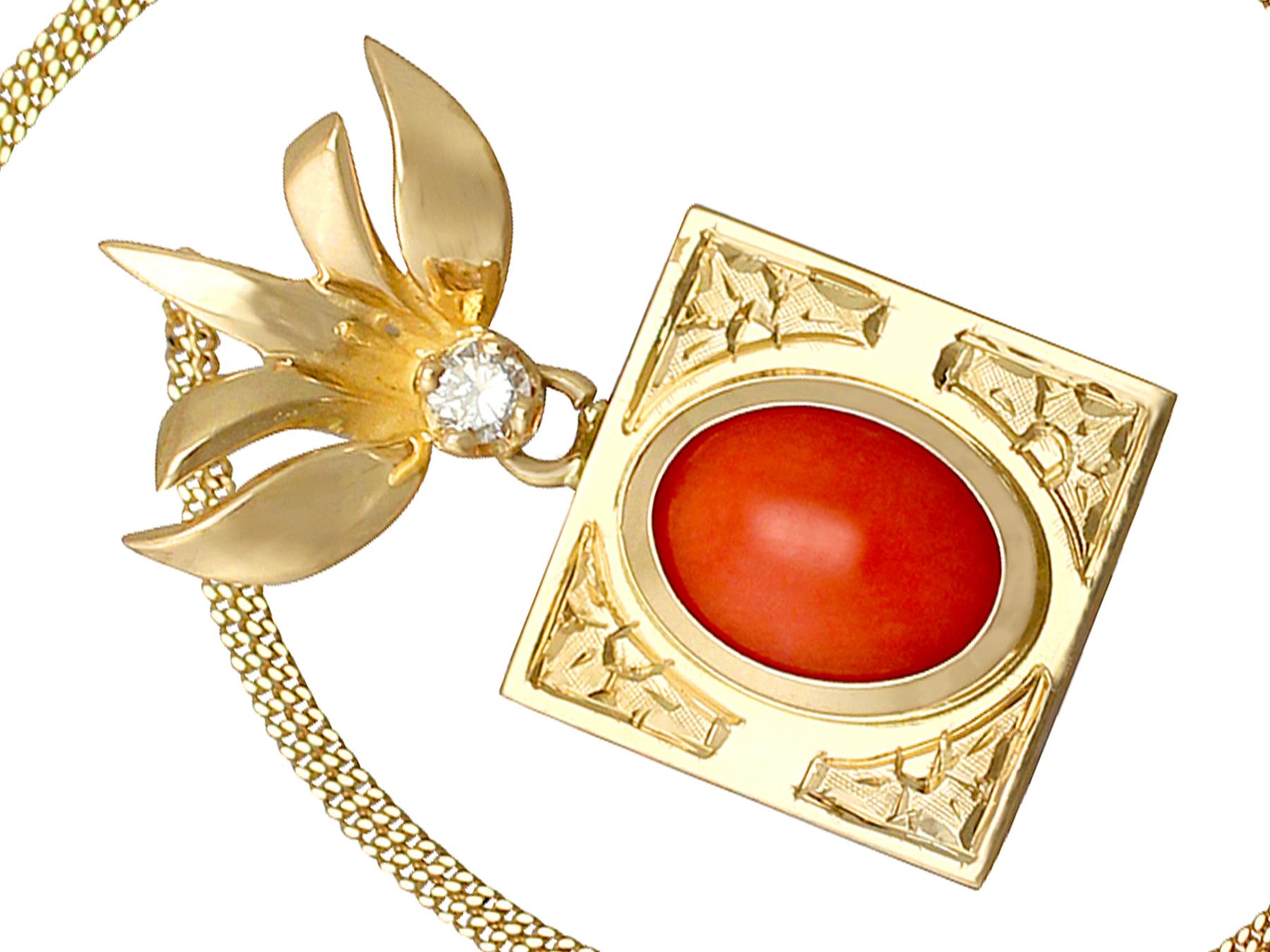 Gelbgold-Anhänger aus den 1970er Jahren mit Koralle im Cabochon-Schliff und Diamant im Zustand „Hervorragend“ im Angebot in Jesmond, Newcastle Upon Tyne