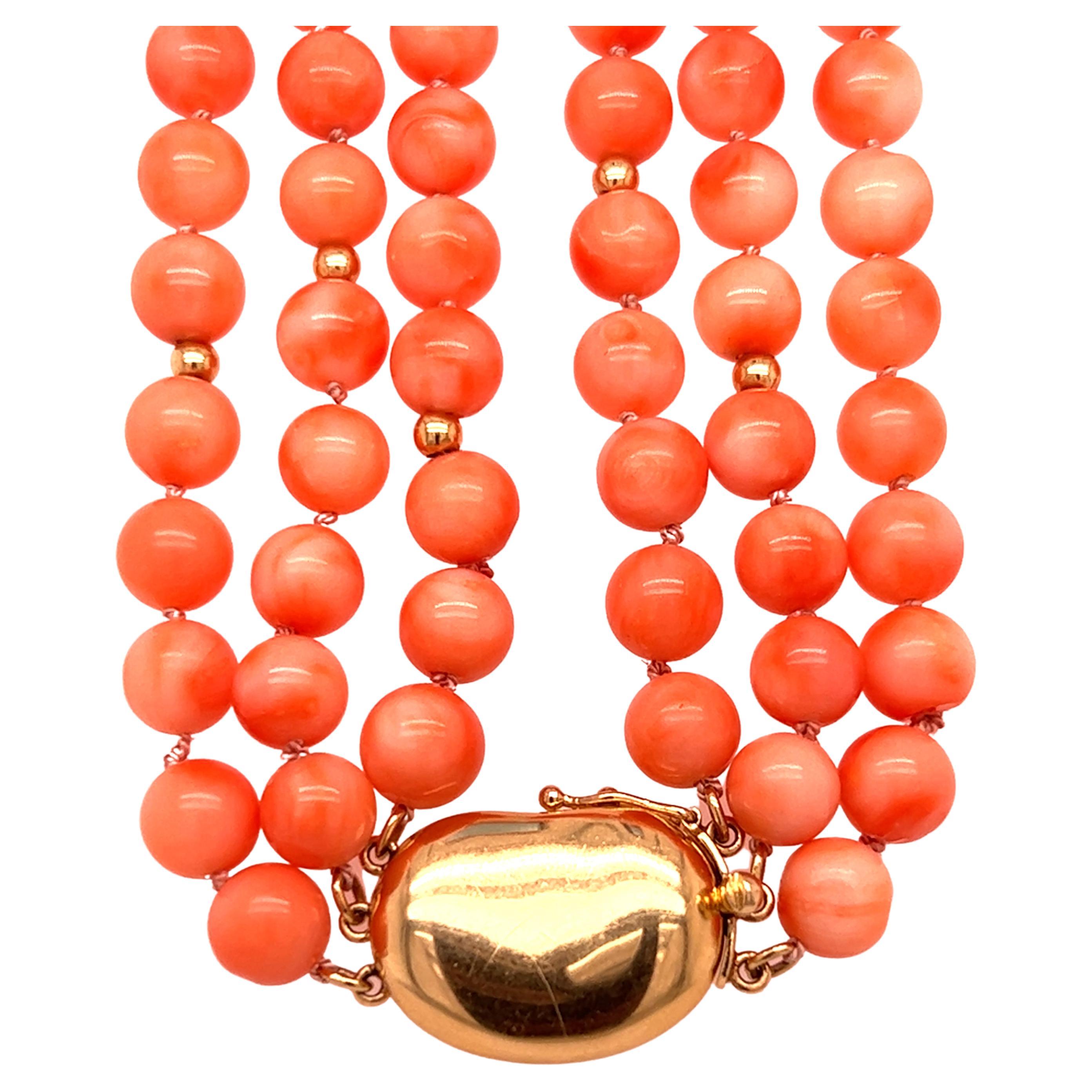 1970s Coral Bead Necklace with 14K Yellow Gold Clasp For Sale at 1stDibs