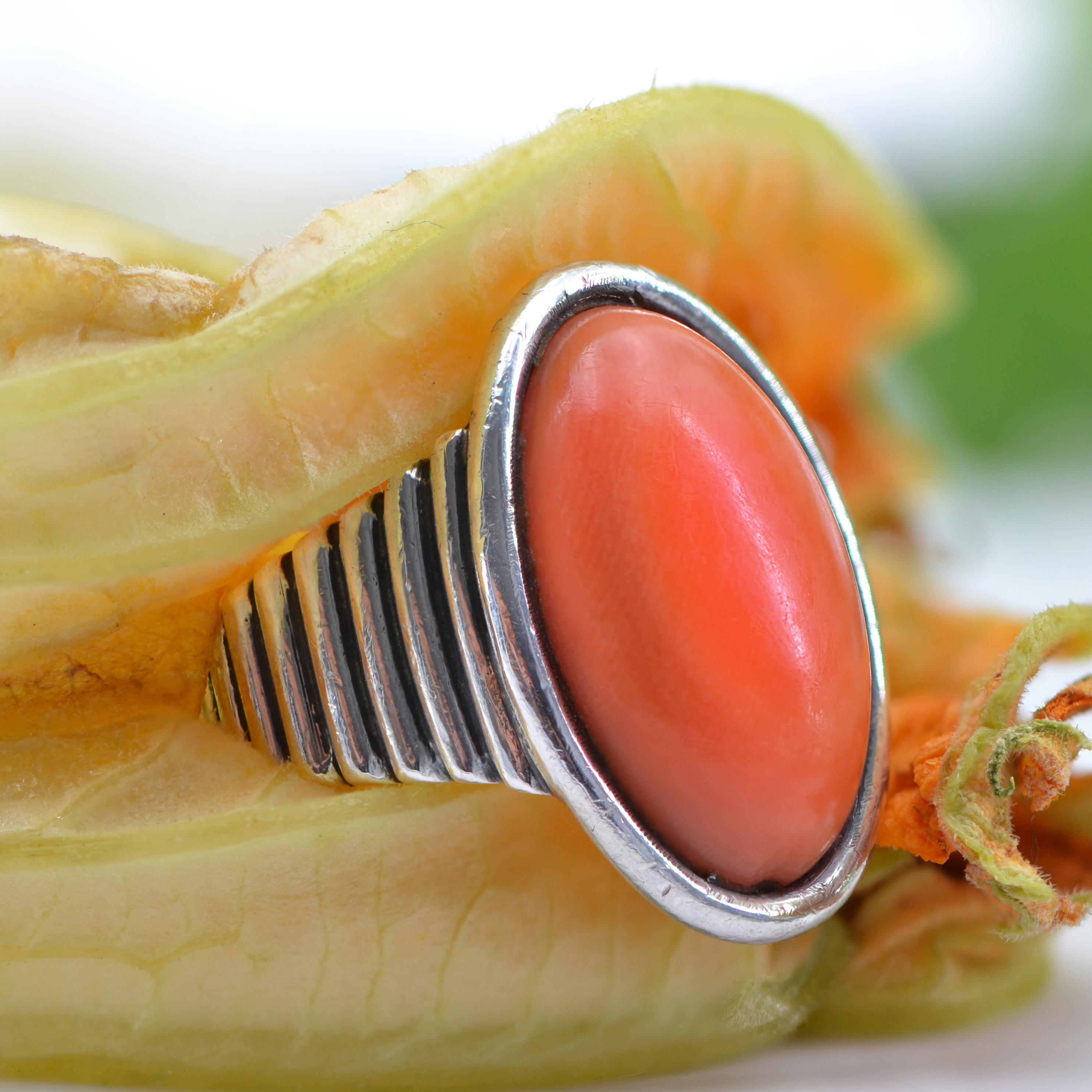 1970s Coral Cabochon Silver Gadrooned Ring For Sale 7