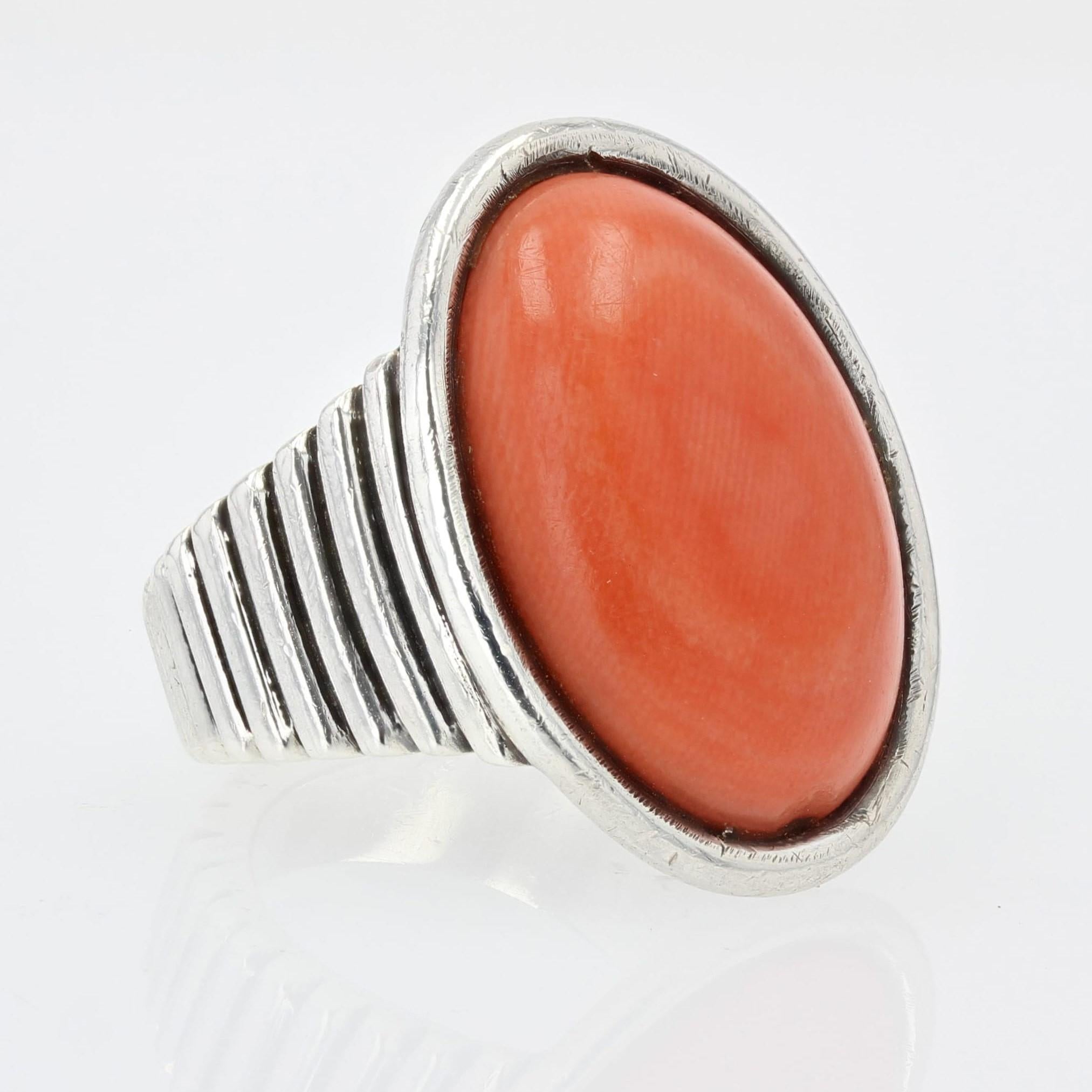 Anello anni '70 con cabochon di corallo, argento e pietre preziose in vendita 2