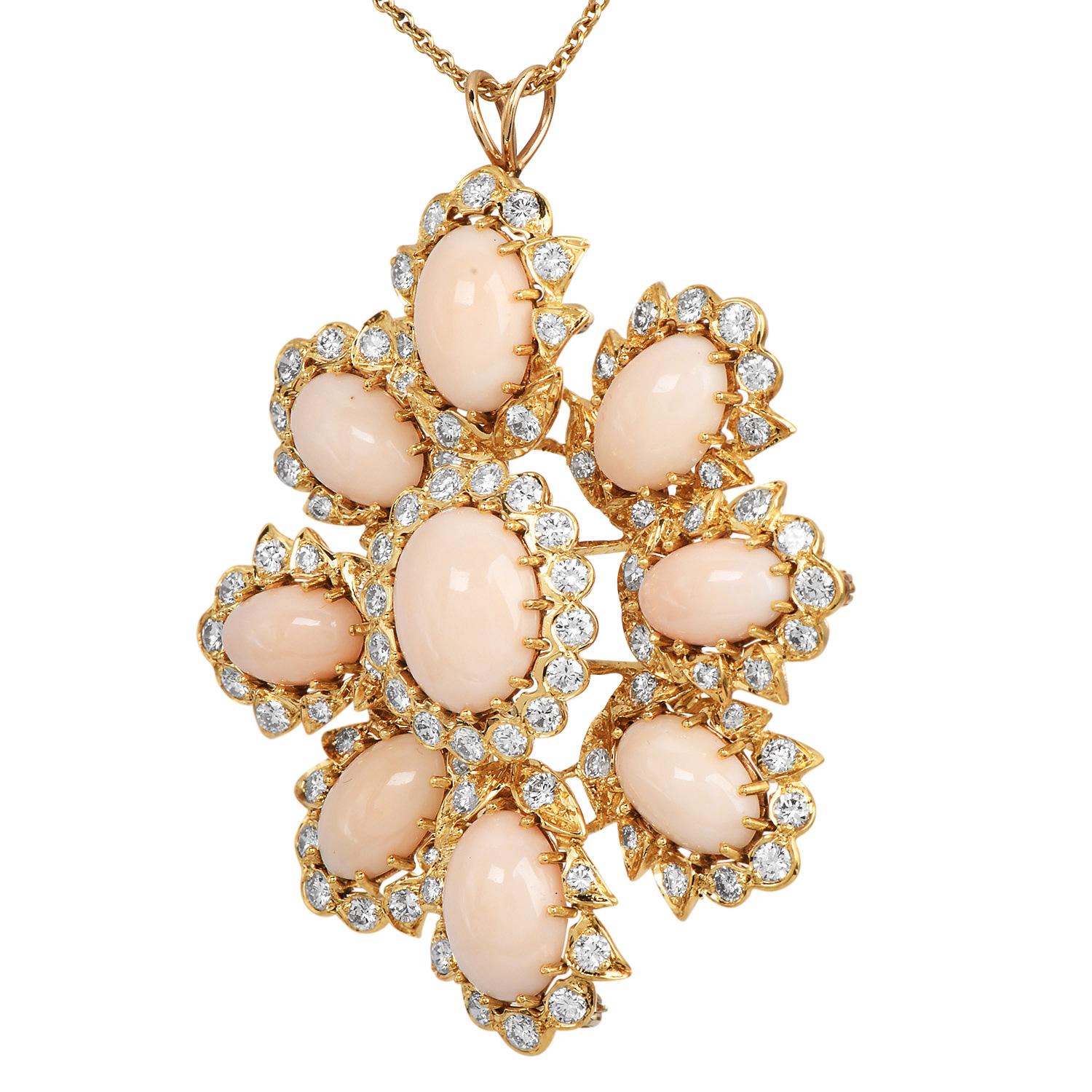 Spilla e ciondolo floreale grande in oro 18 carati 1970S con corallo e diamanti In condizioni ottime in vendita a Miami, FL