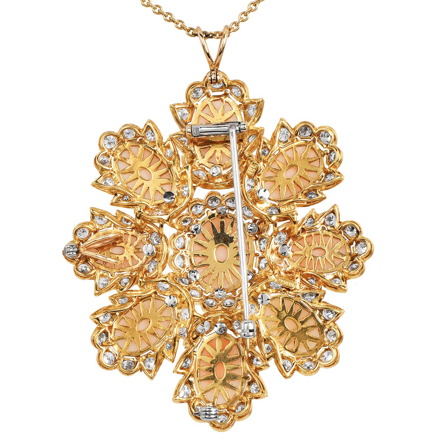 Donna Spilla e ciondolo floreale grande in oro 18 carati 1970S con corallo e diamanti in vendita
