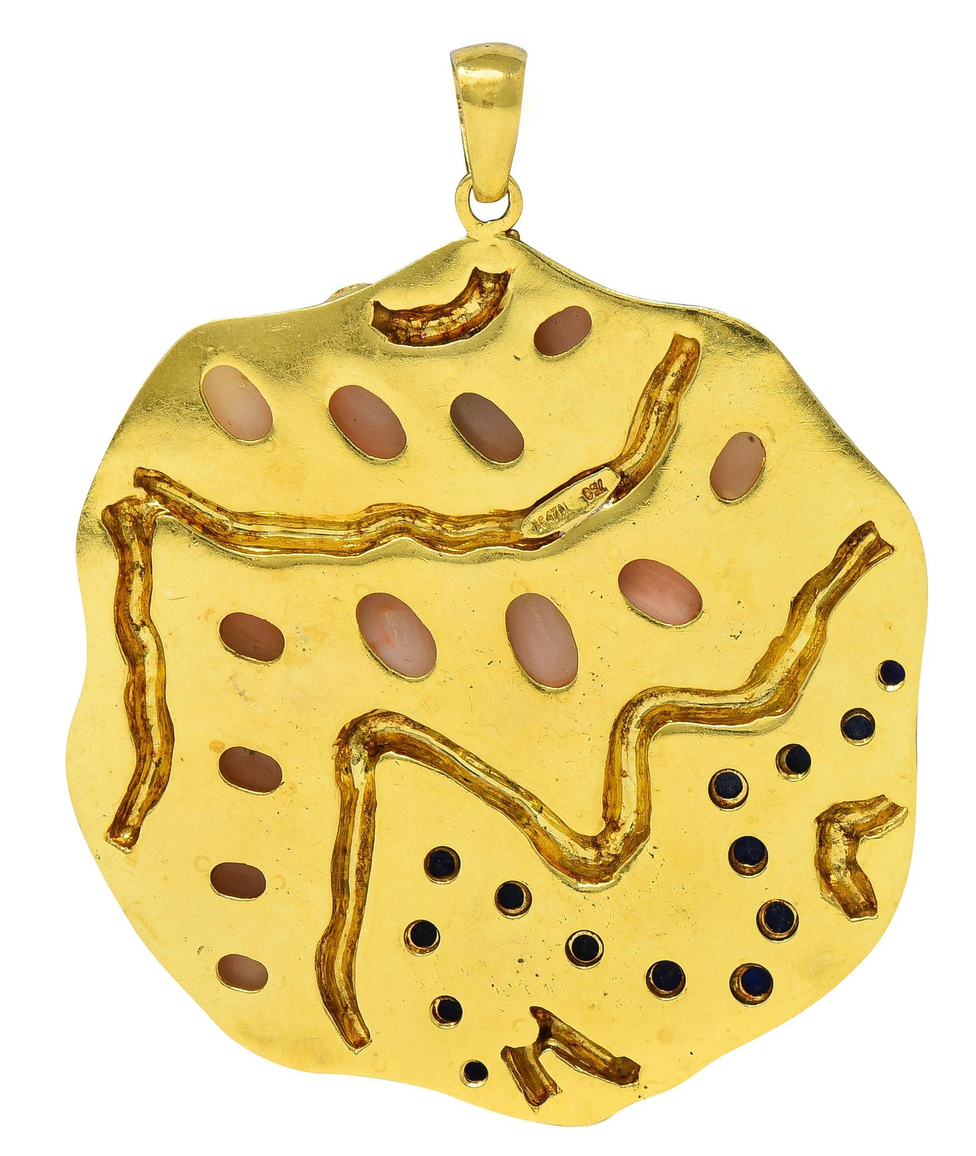1970er Jahre Koralle Lapislazuli 18 Karat Gold Vintage Squiggle Medaillon Anhänger (Moderne) im Angebot