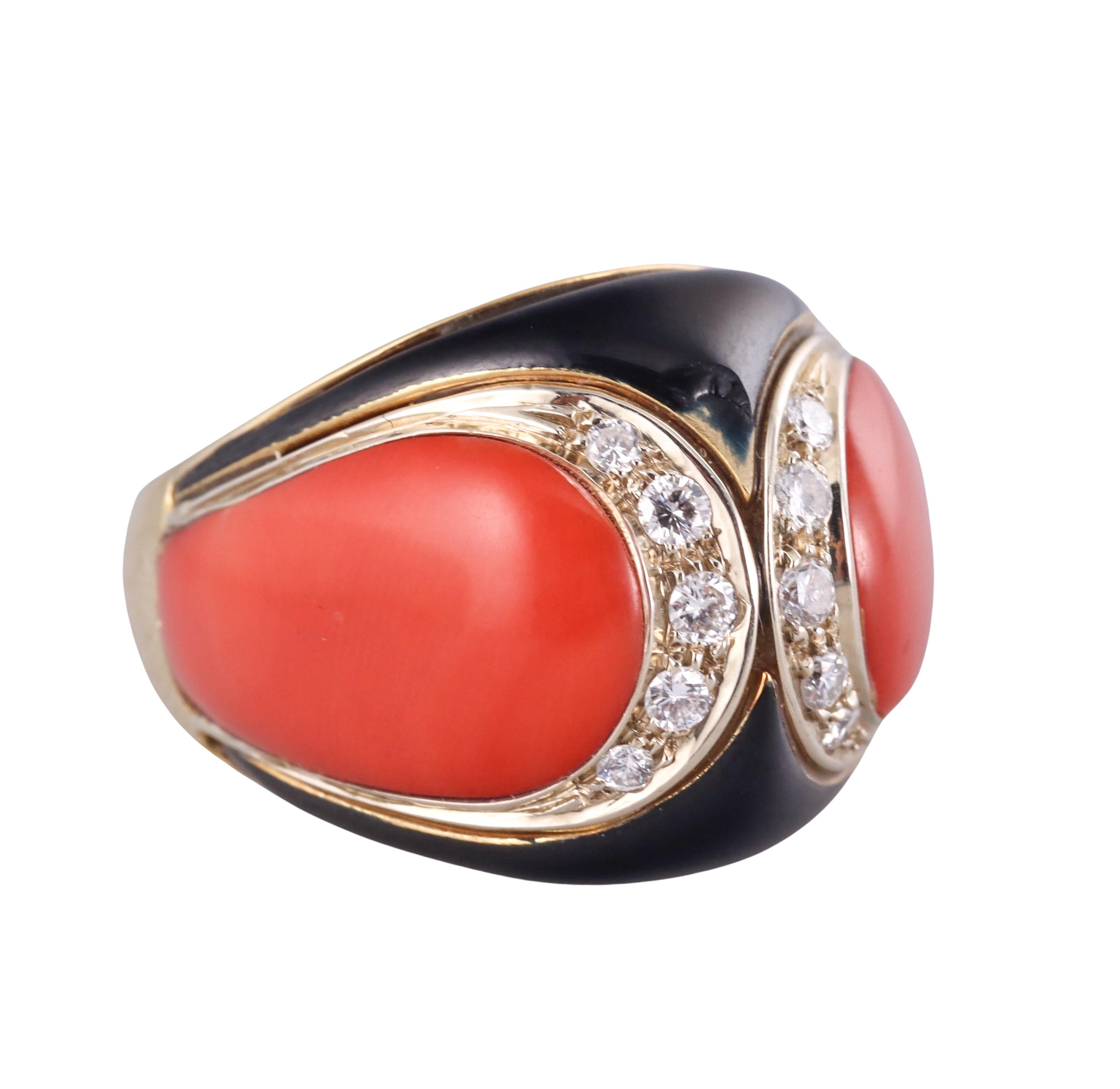 1970s vintage 18k gold dome ring, featuring coral and onyx top, with approx. 0.26ctw H/Si diamonds. Ring is a size 6, top of the ring is 18mm wide. Marked 750. Weight of the piece - 15.9 grams. 