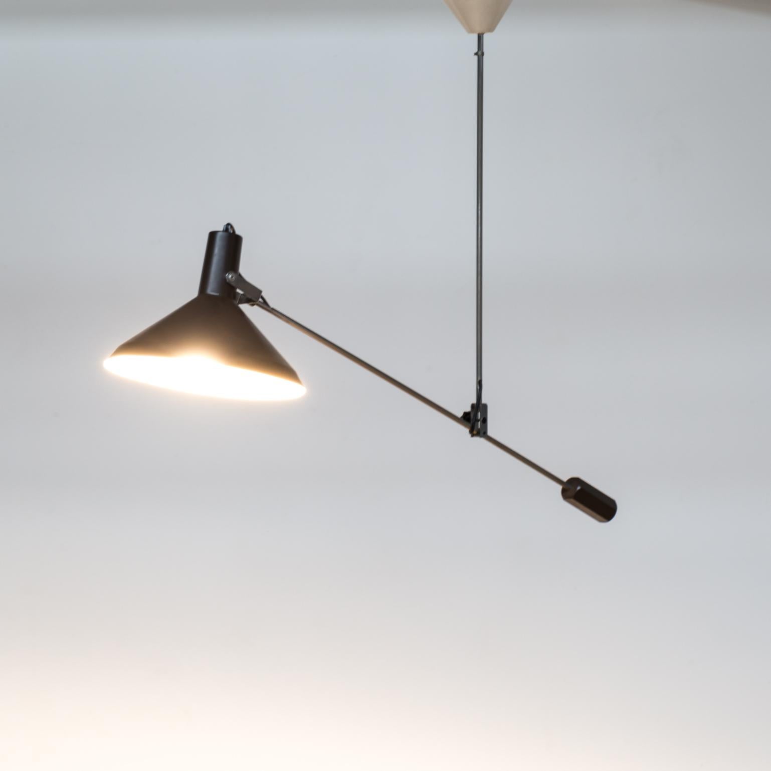 1970s Counterbalance Hanging Lamp In Good Condition For Sale In Amstelveen, Noord
