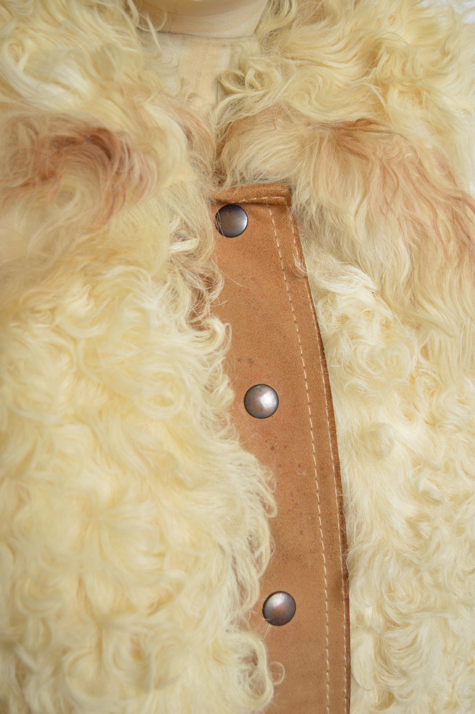 1970's Creme lockiges Schaffell & Tan Wildleder Shearling Jacke - Vintage Mantel im Angebot 8