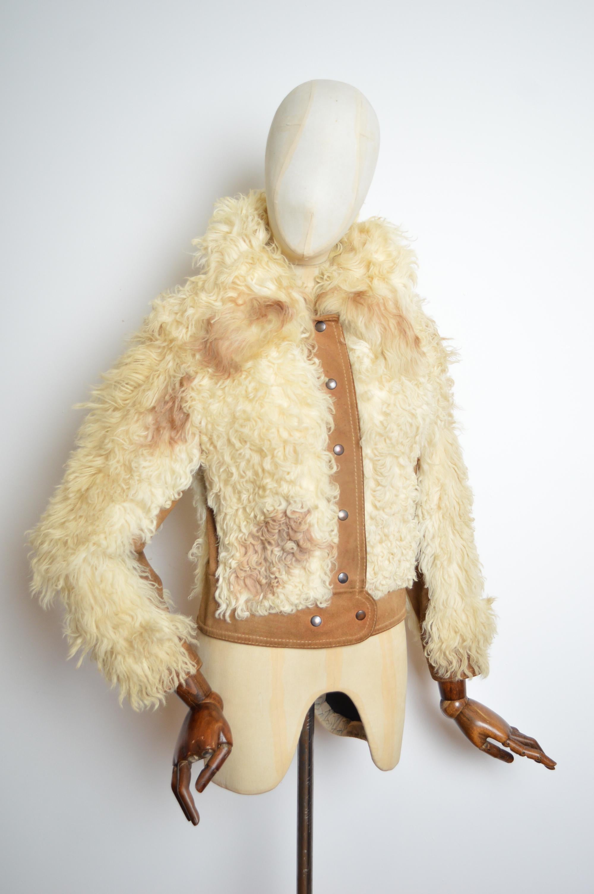 1970's Creme lockiges Schaffell & Tan Wildleder Shearling Jacke - Vintage Mantel im Angebot 3