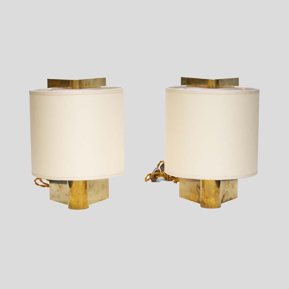 Abat-jour en tissu crème sur lampes de table en métal laiton de Giuliana Gramigna, années 1970 Bon état - En vente à London, GB