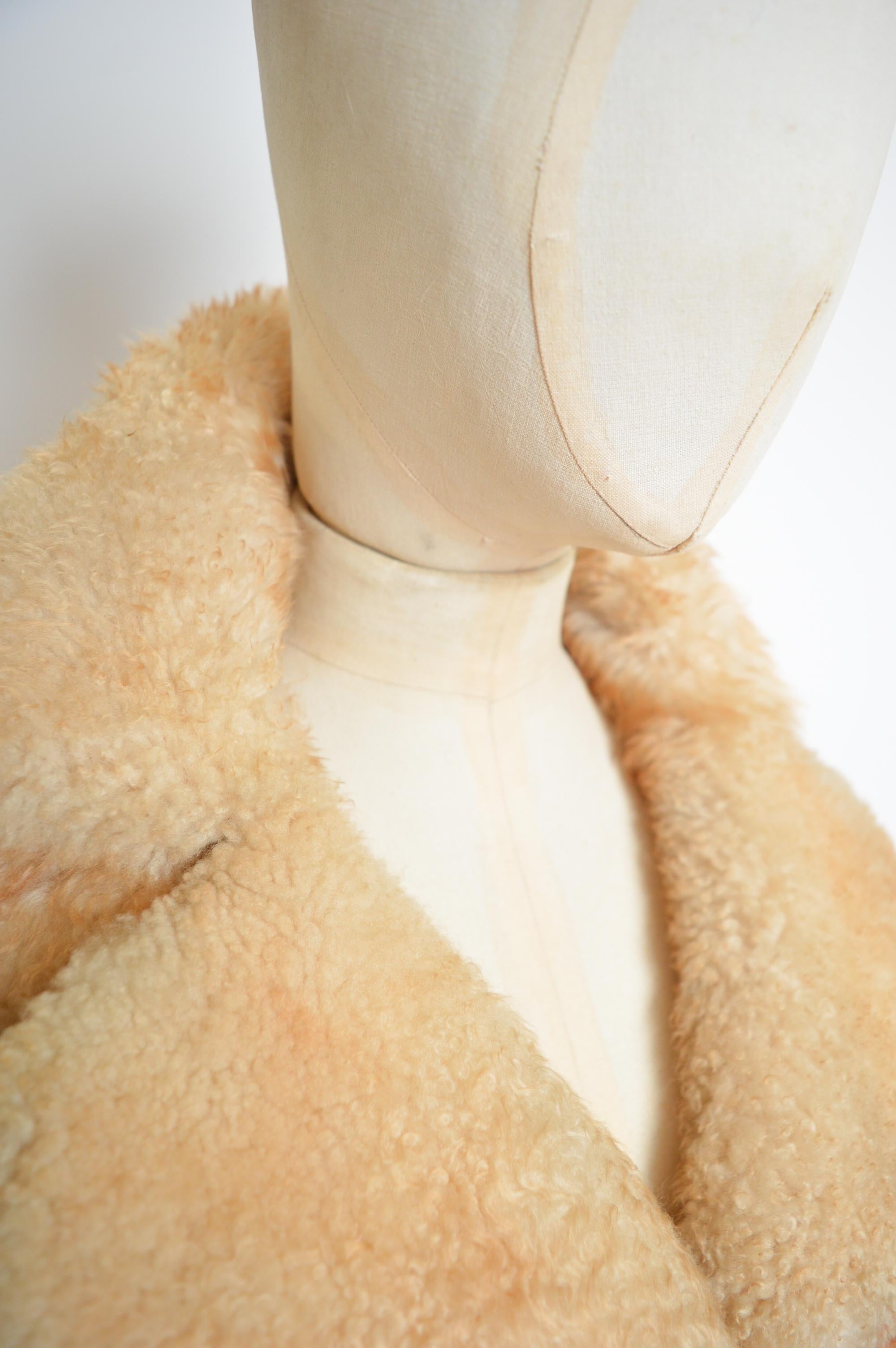 1970s Cream fluffy Shearling with Tan Suede panels Sheepskin Coat - Jacket For Sale 6