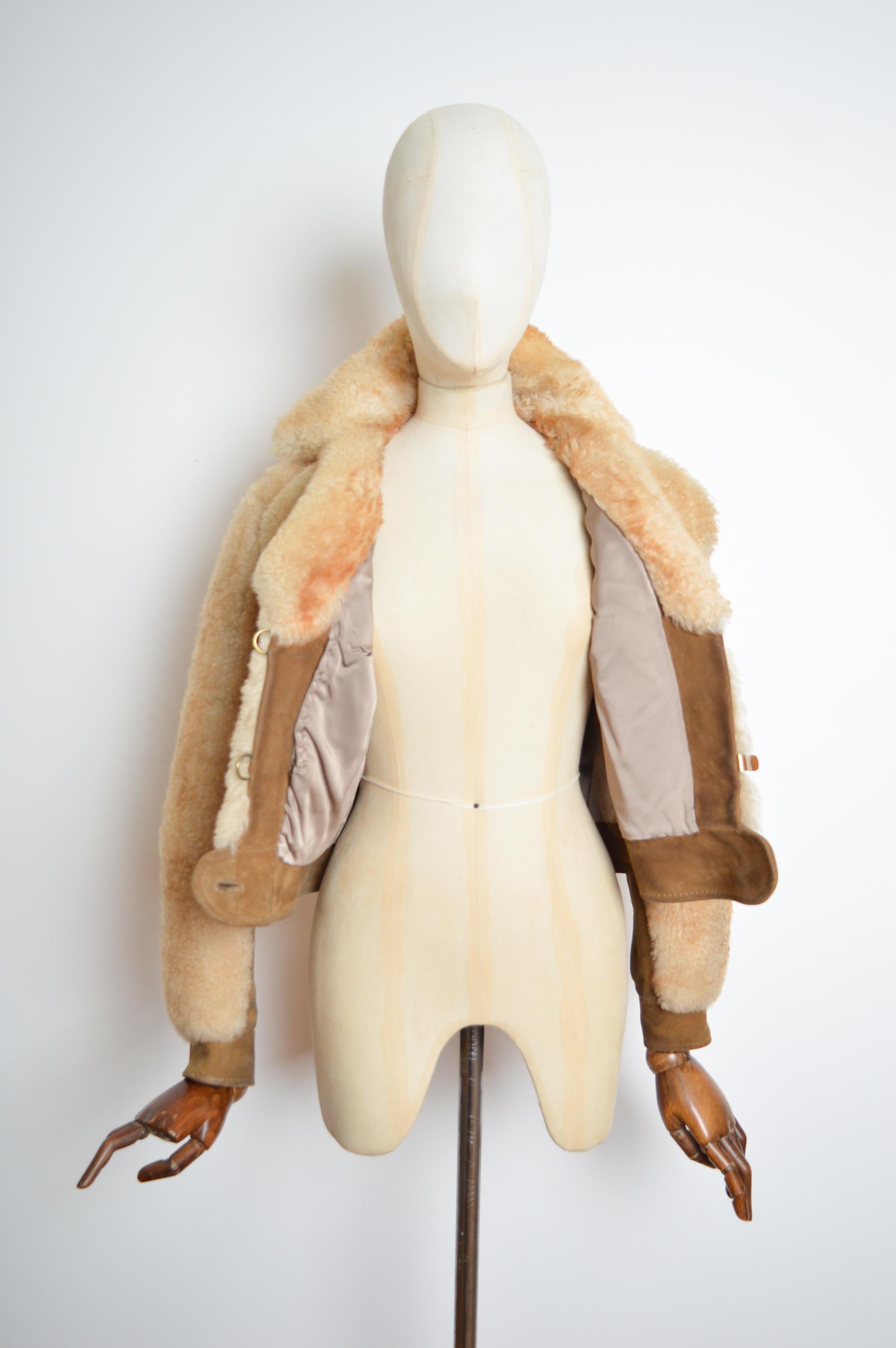 Beige 1970s Cream fluffy Shearling with Tan Suede panels Sheepskin Coat - Jacket in vendita