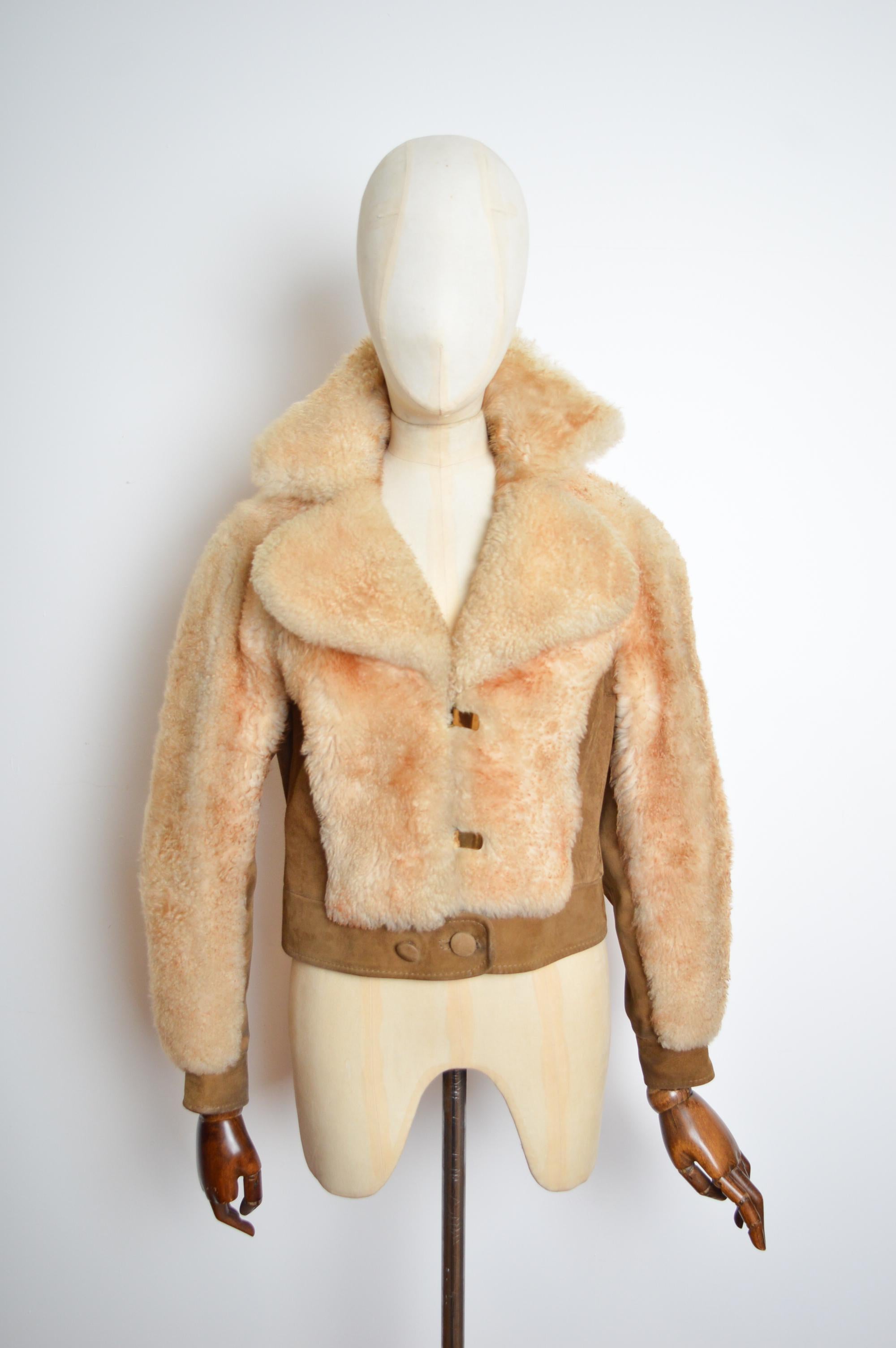 1970s Cream fluffy Shearling with Tan Suede panels Sheepskin Coat - Jacket in vendita 1