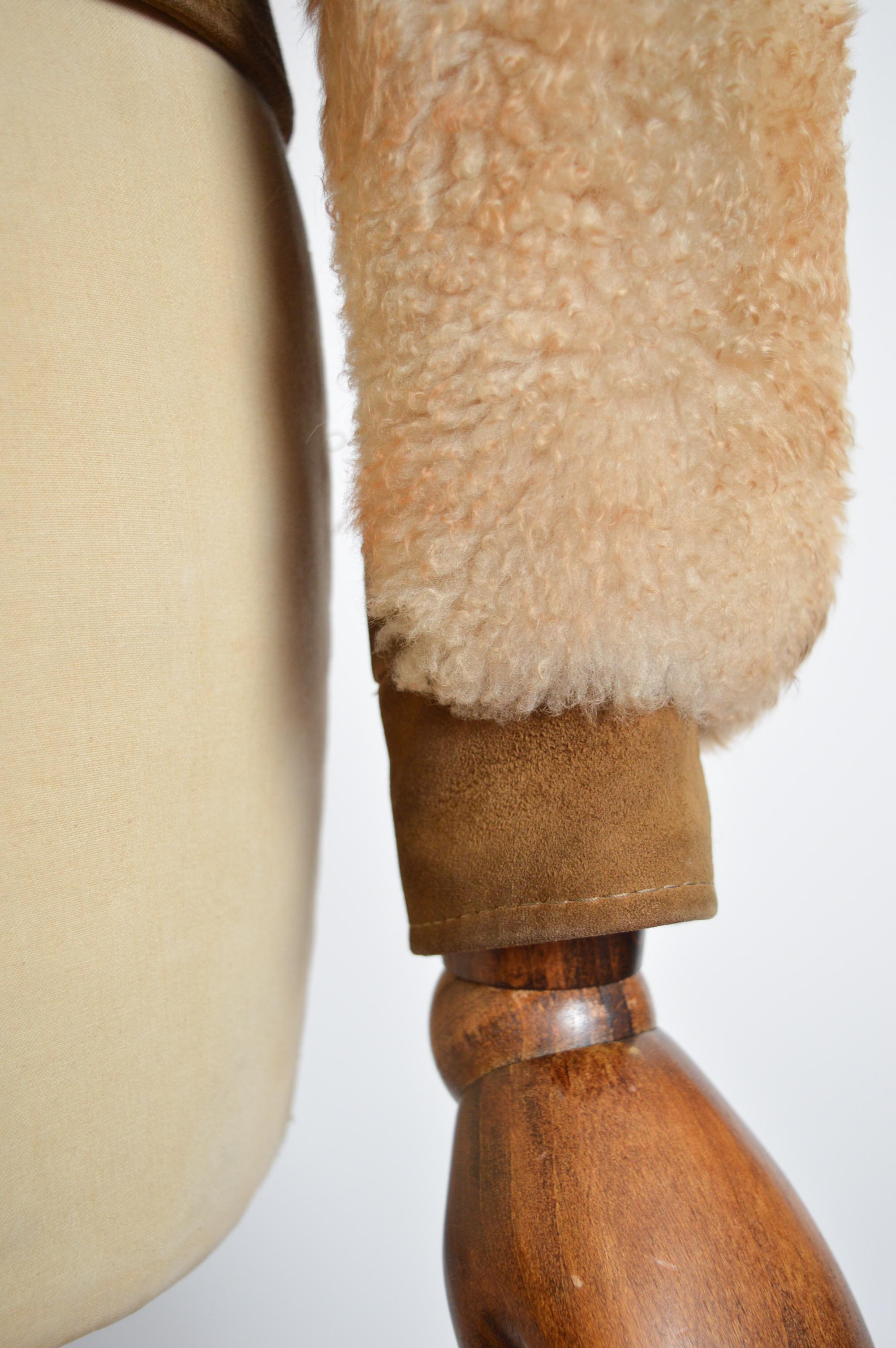 1970s Cream fluffy Shearling with Tan Suede panels Sheepskin Coat - Jacket For Sale 4
