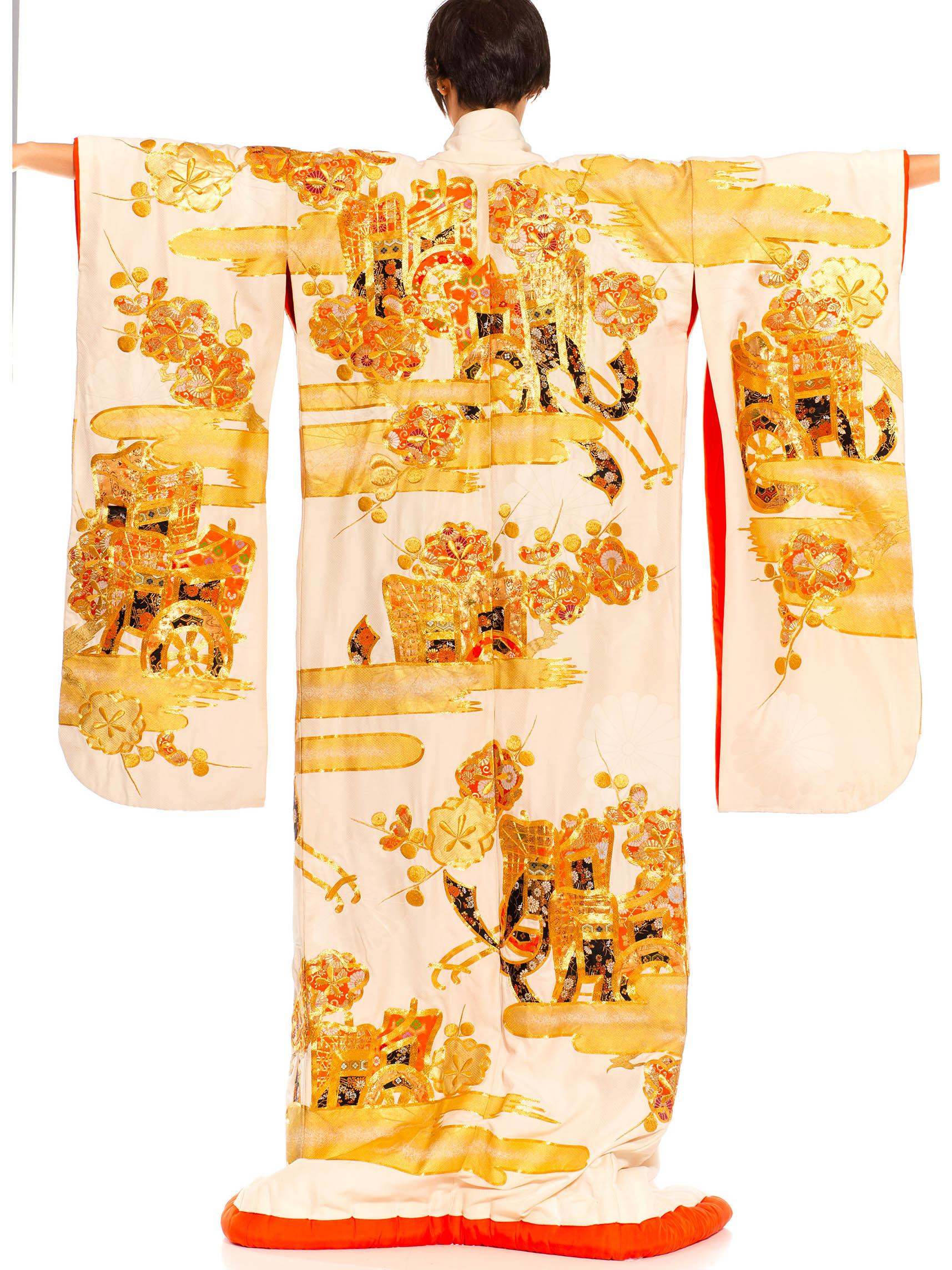 Women's or Men's 1970S Cream, Gold & Orange Hand Embroidered Silk Japanese Kimono For Sale