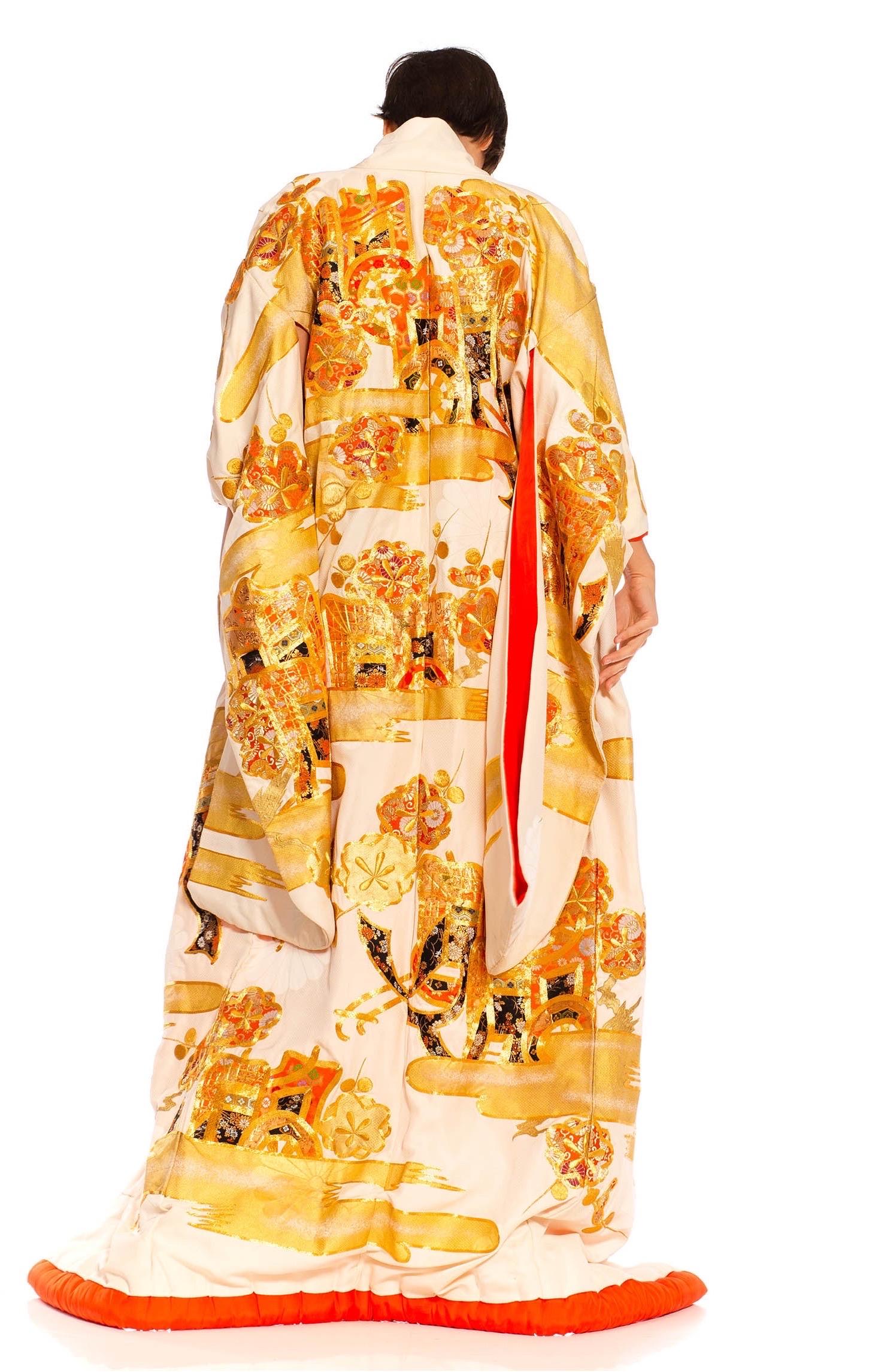 1970S Cream, Gold & Orange Hand Embroidered Silk Japanese Kimono For Sale 2