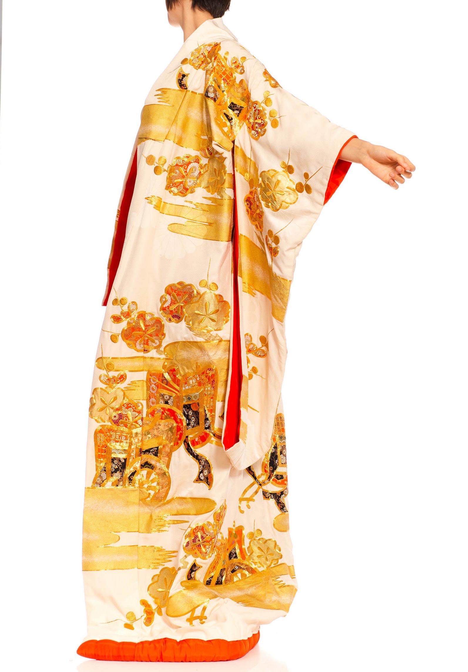 1970S Cream, Gold & Orange Hand Embroidered Silk Japanese Kimono For Sale 3