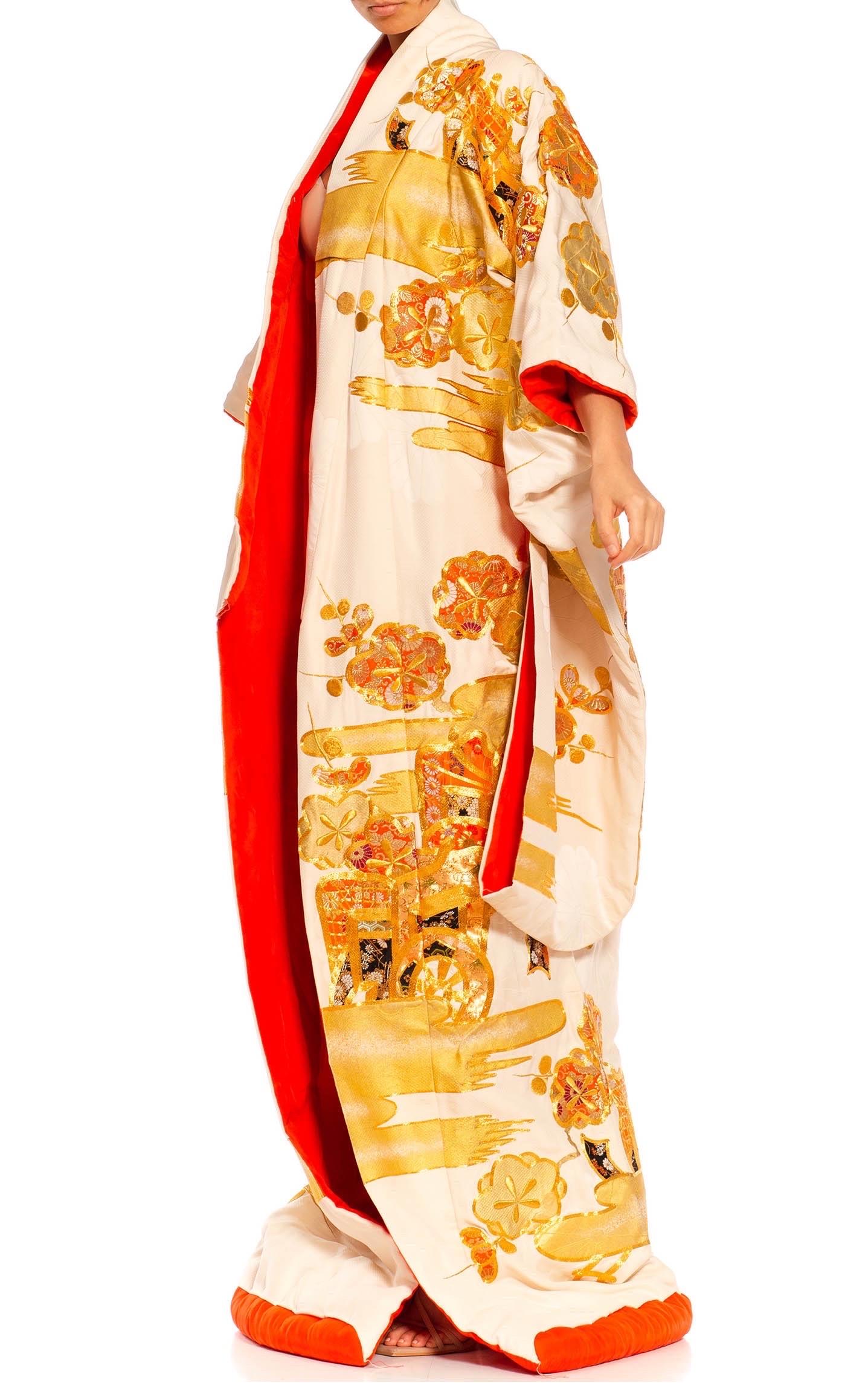 1970S Cream, Gold & Orange Hand Embroidered Silk Japanese Kimono For Sale 4