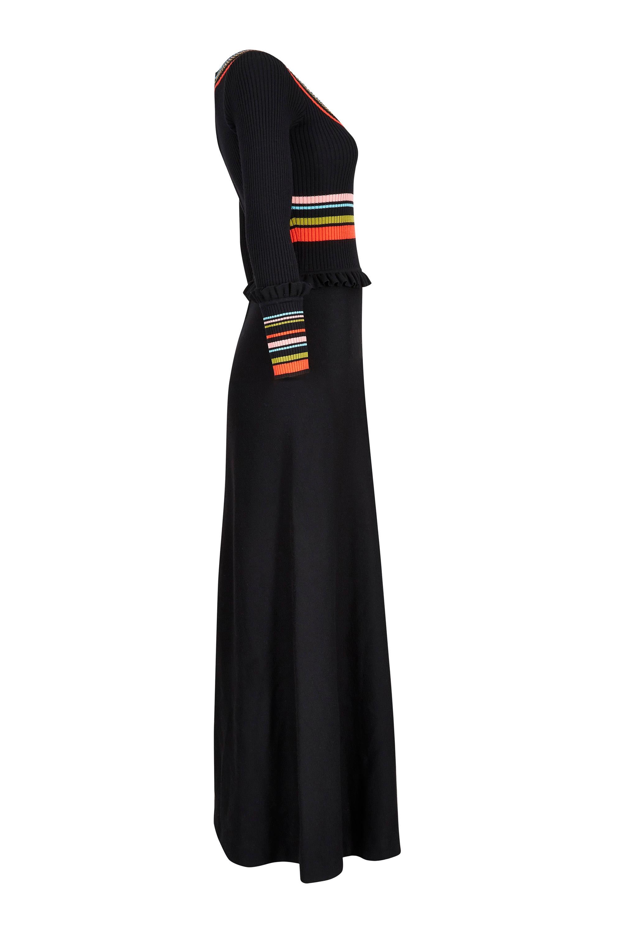 This sensational 1970s black jersey knit wool ribbed maxi dress is by Italian design house Crissa Linea Italiana and is in pristine vintage condition with some lovely details. The dress is a classic style for the era with the jersey stretch fabric