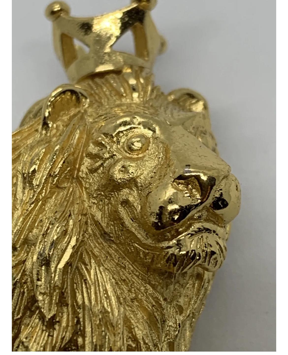 1970s Crown Trifari Lion Brooch with Crown In Good Condition For Sale In Romford, GB
