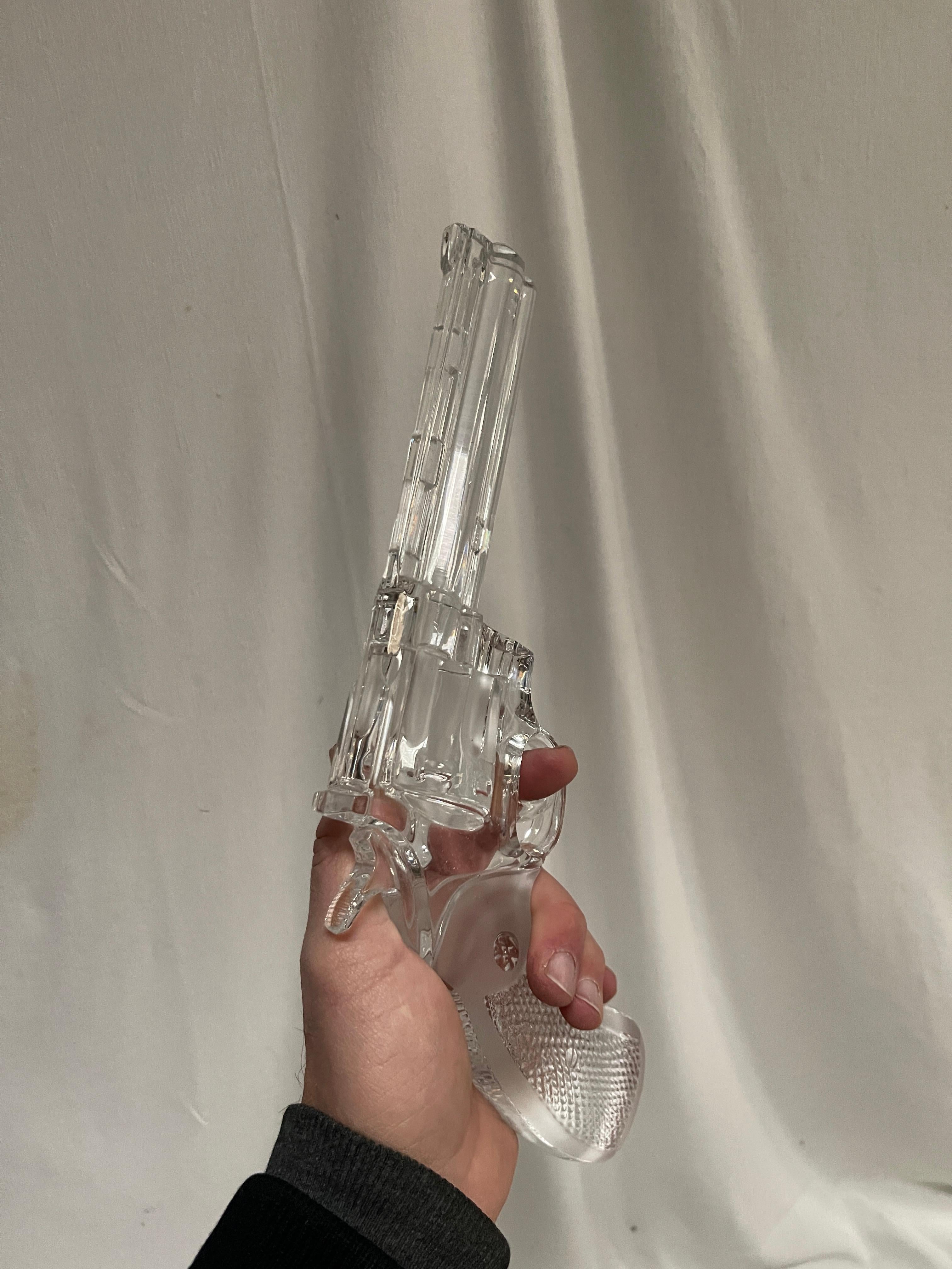 Cristal de 1970 357 Magnum firmado Crystal de champagne en venta 5