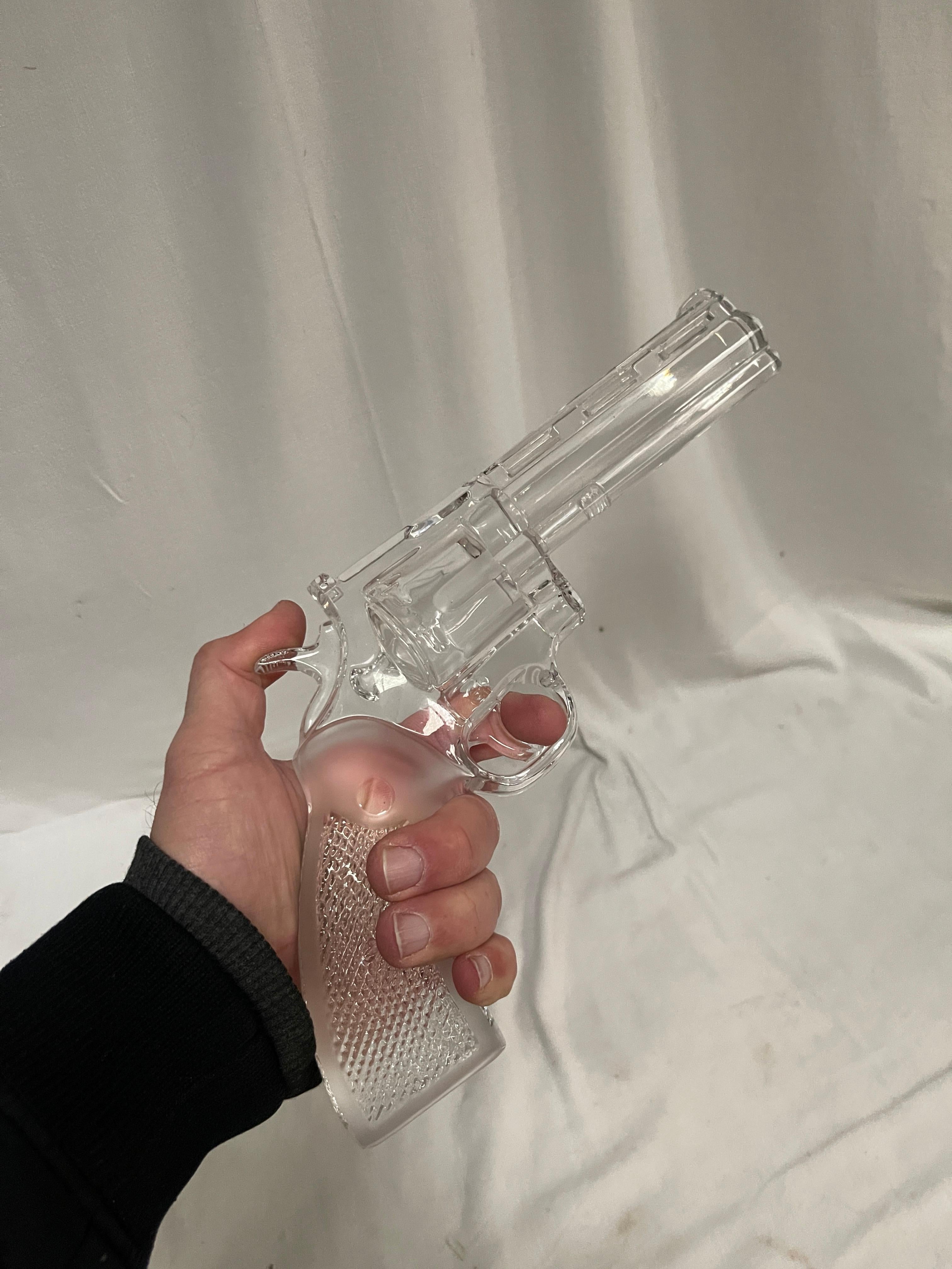 Cristal de 1970 357 Magnum firmado Crystal de champagne en venta 3