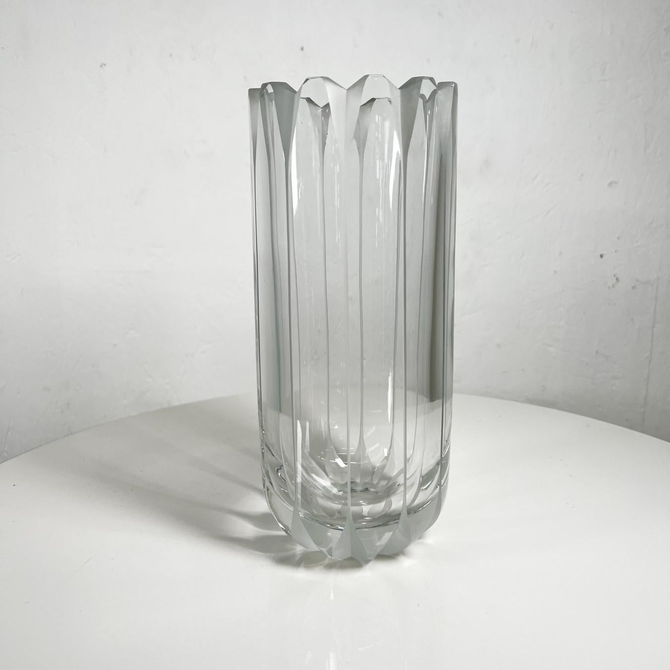 Mid-Century Modern 1970s Crystal Flower Vase Modern Scandinavian Art Glass Scallop For Sale