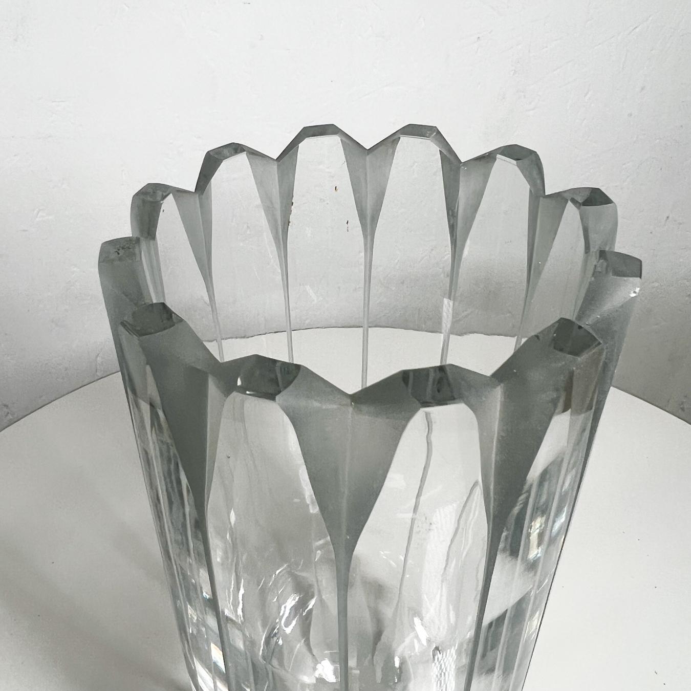 Late 20th Century 1970s Crystal Flower Vase Modern Scandinavian Art Glass Scallop For Sale